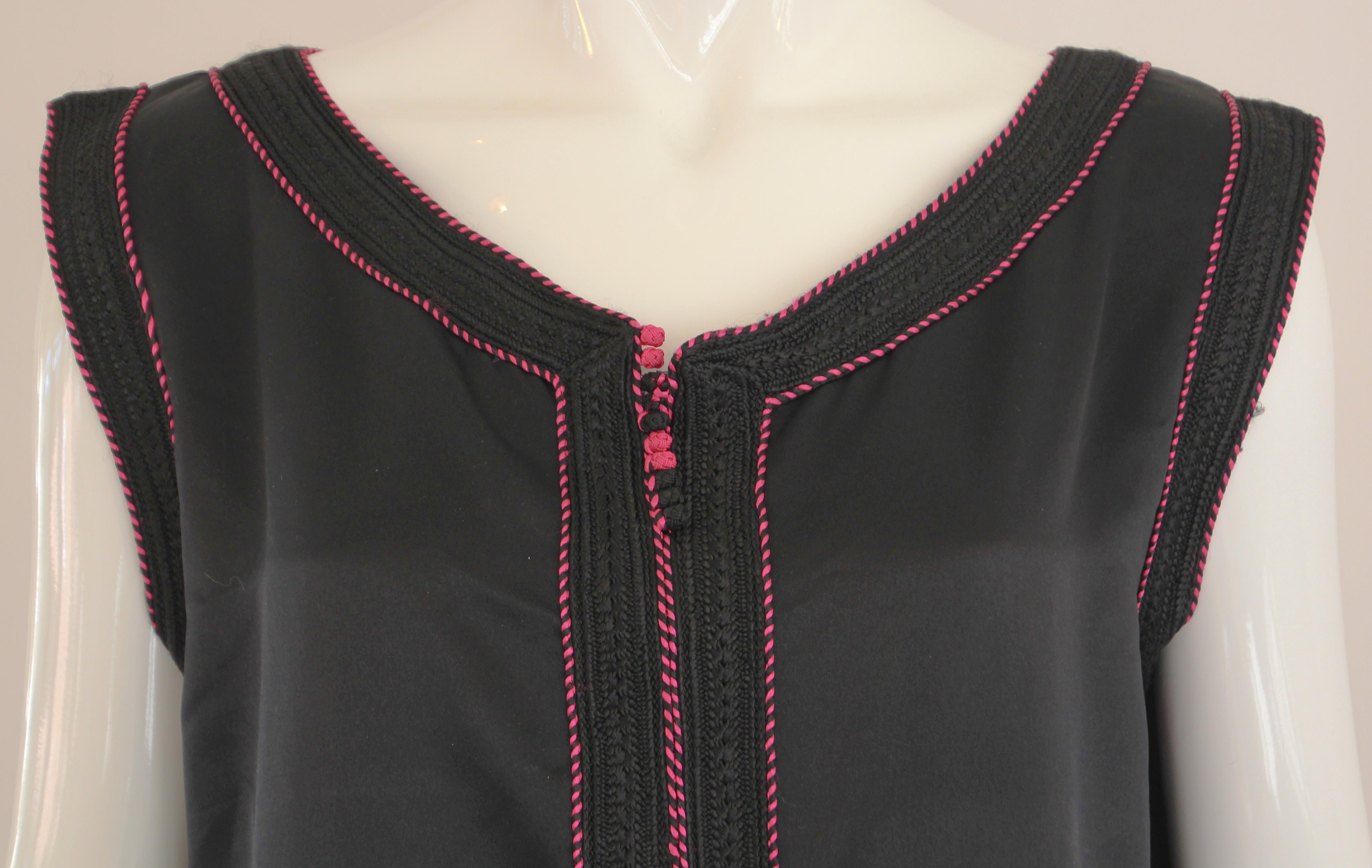 Vintage Caftan Sleeveless Black with Pink Embroidered, ca. 1980s For Sale 5