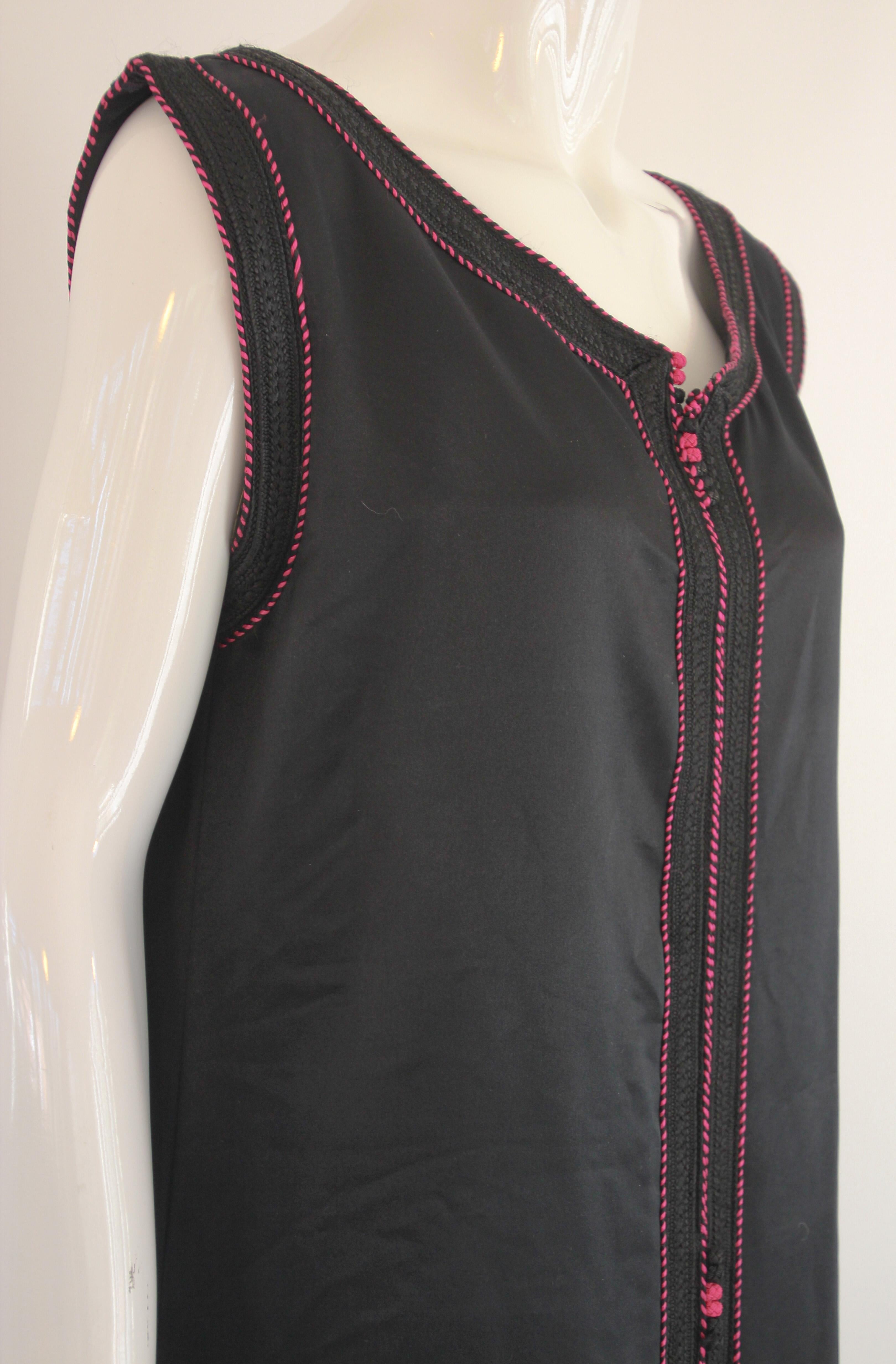 Vintage Caftan Sleeveless Black with Pink Embroidered, ca. 1980s For Sale 1