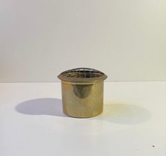 Vintage Caged Brutalist Vase oder Urne in Messing