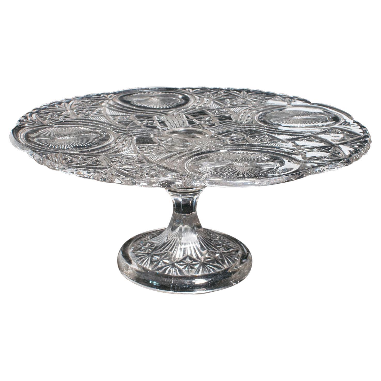 Bandeja vintage para tartas, francesa, de cristal tallado, para servir el té de la tarde, circa 1950 en venta
