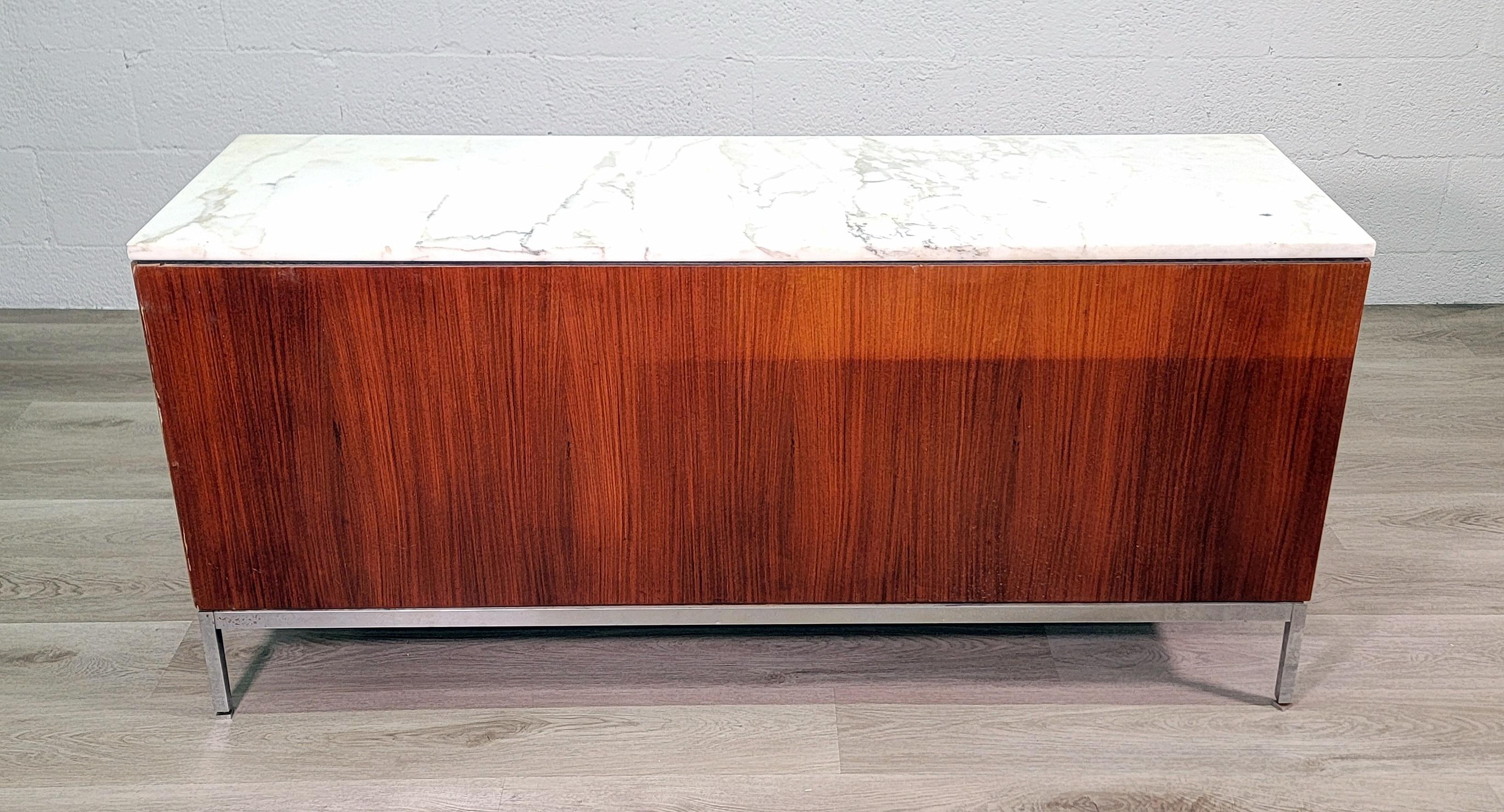 Vintage Calacatta Marble and Rosewood Florence Knoll Credenza For Sale 2
