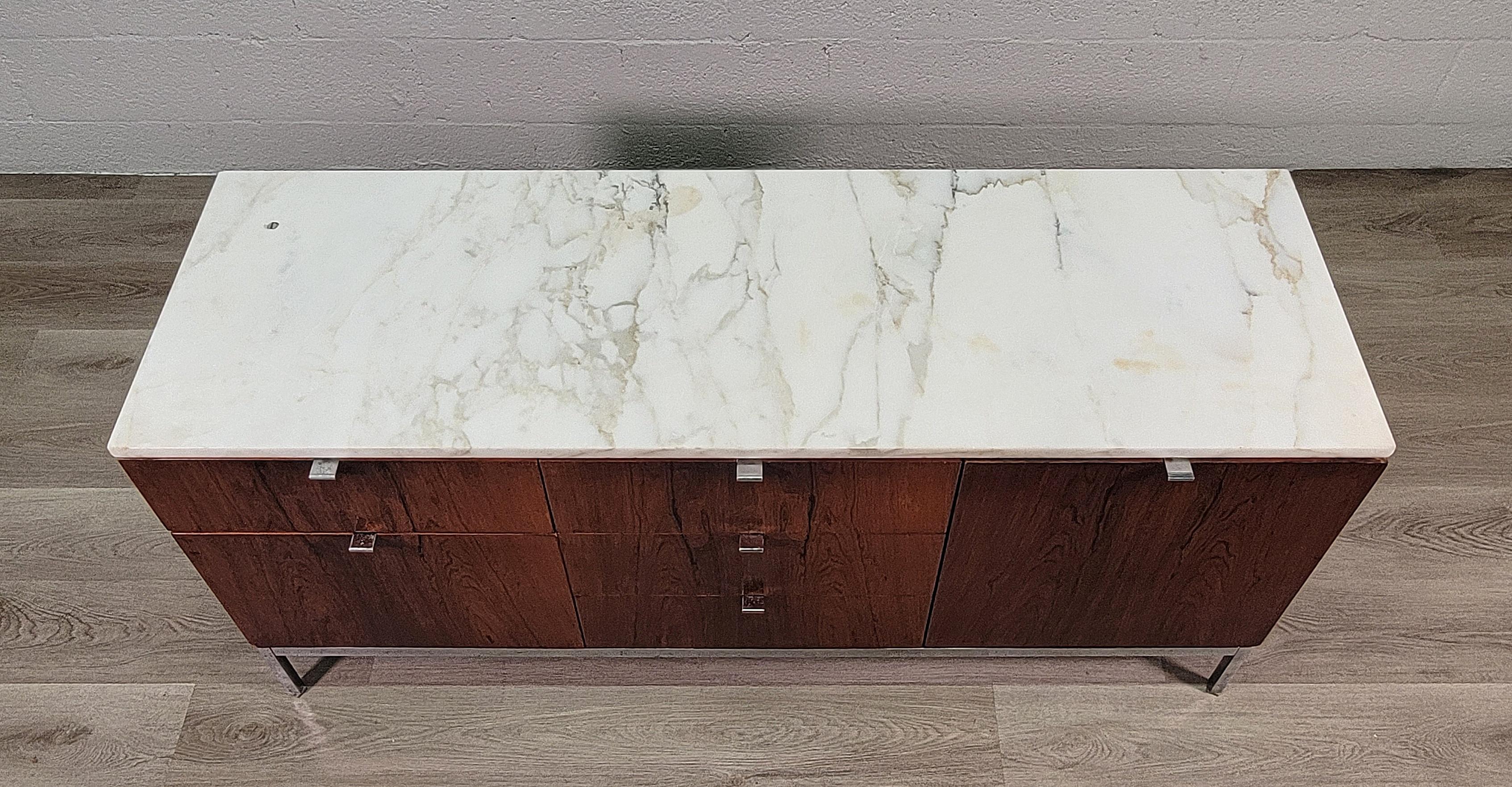 Vintage Calacatta Marble and Rosewood Florence Knoll Credenza In Good Condition For Sale In Miami, FL