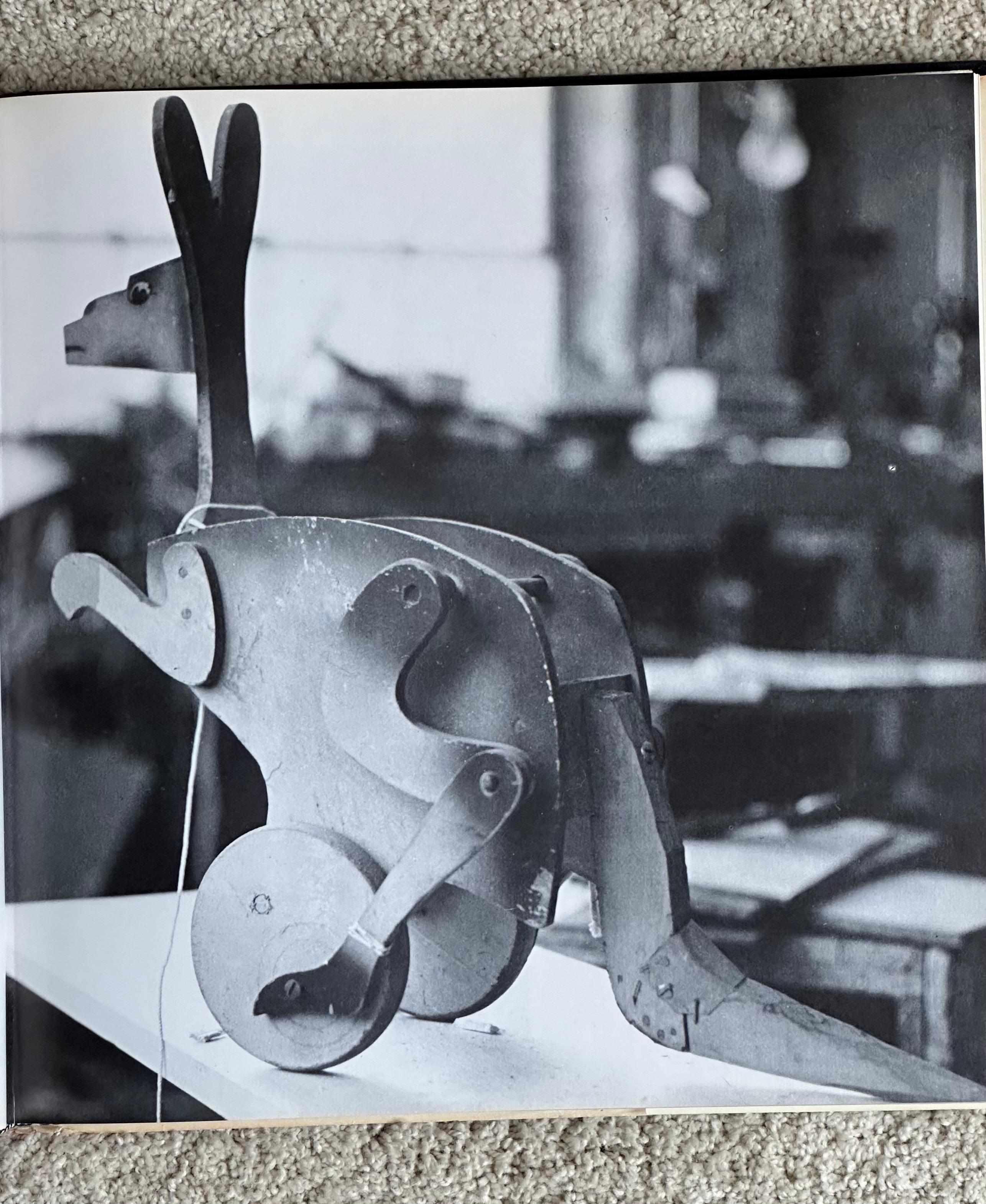 Vintage-Kunstbuch „Calder's Universum“ von Jean Lipman im Zustand „Gut“ im Angebot in San Diego, CA