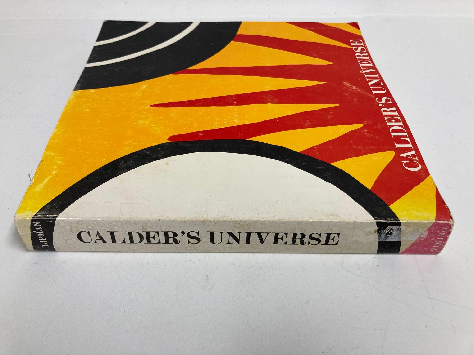 Vintage Calder's Universe by Jean Lipman Book 1st Ed 1976.
Vintage Calder's Universe Book by Jean Lipman.
1st Edition 1976.
The definitive book on Alexander Calder's life and work. Stunning photographs, illustrations, and fascinating text