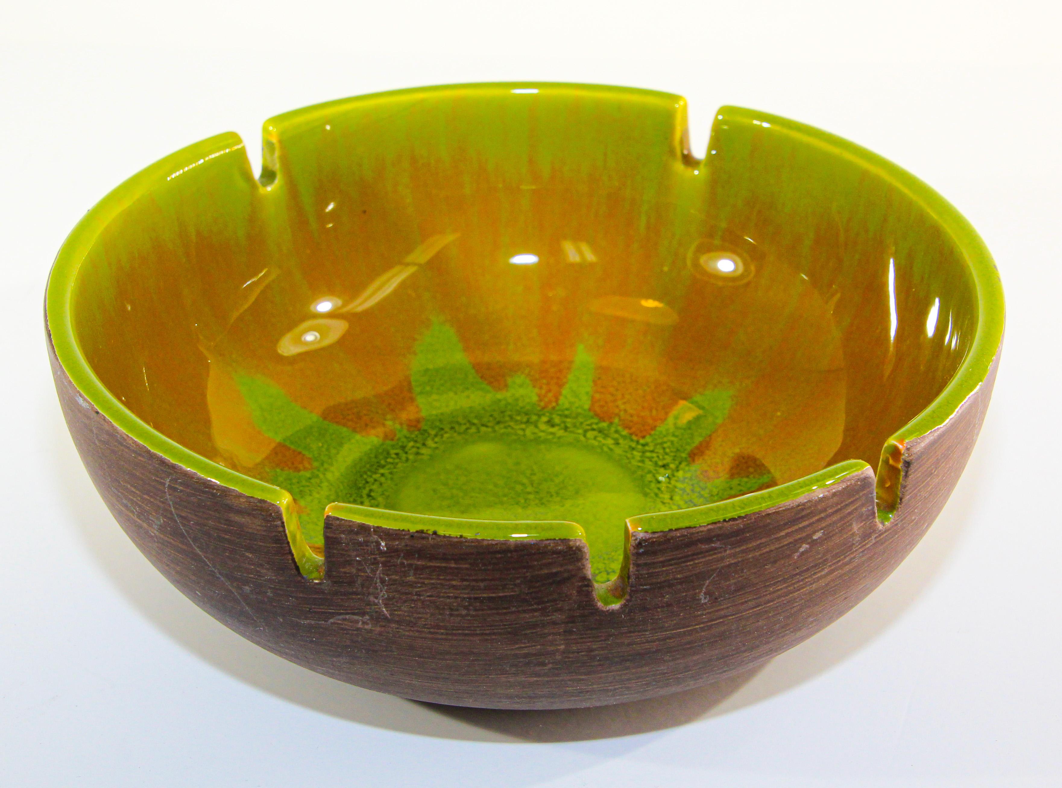 Vintage California Green and Brown Ceramic Pottery Round Ashtray For Sale 5