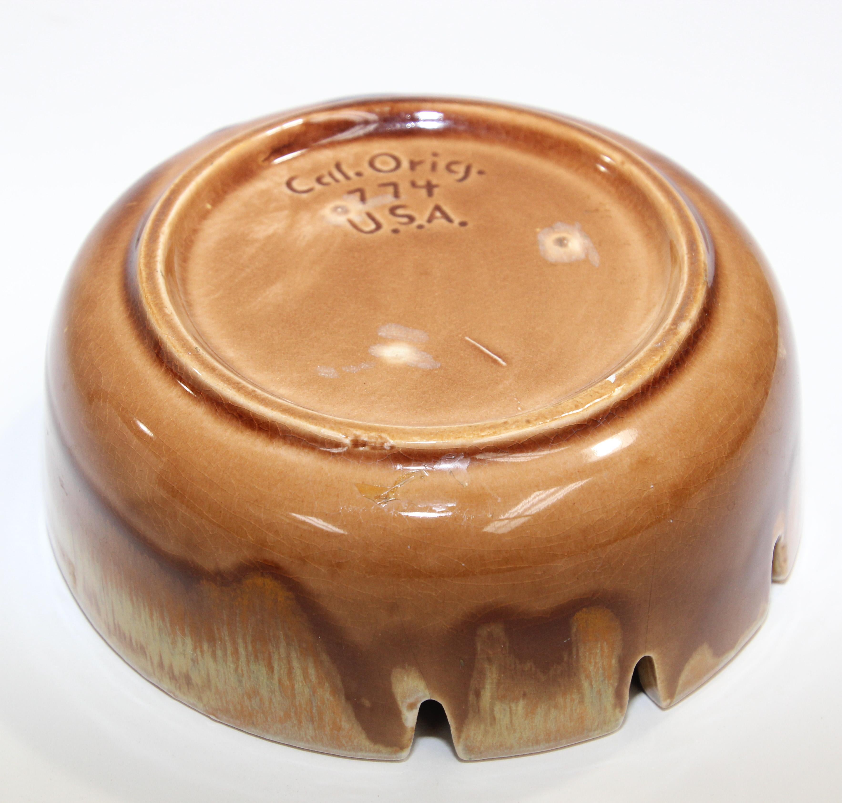 Original California Vintage Aschenbecher aus Keramik-Keramik in Kalifornien (Handgeschnitzt) im Angebot