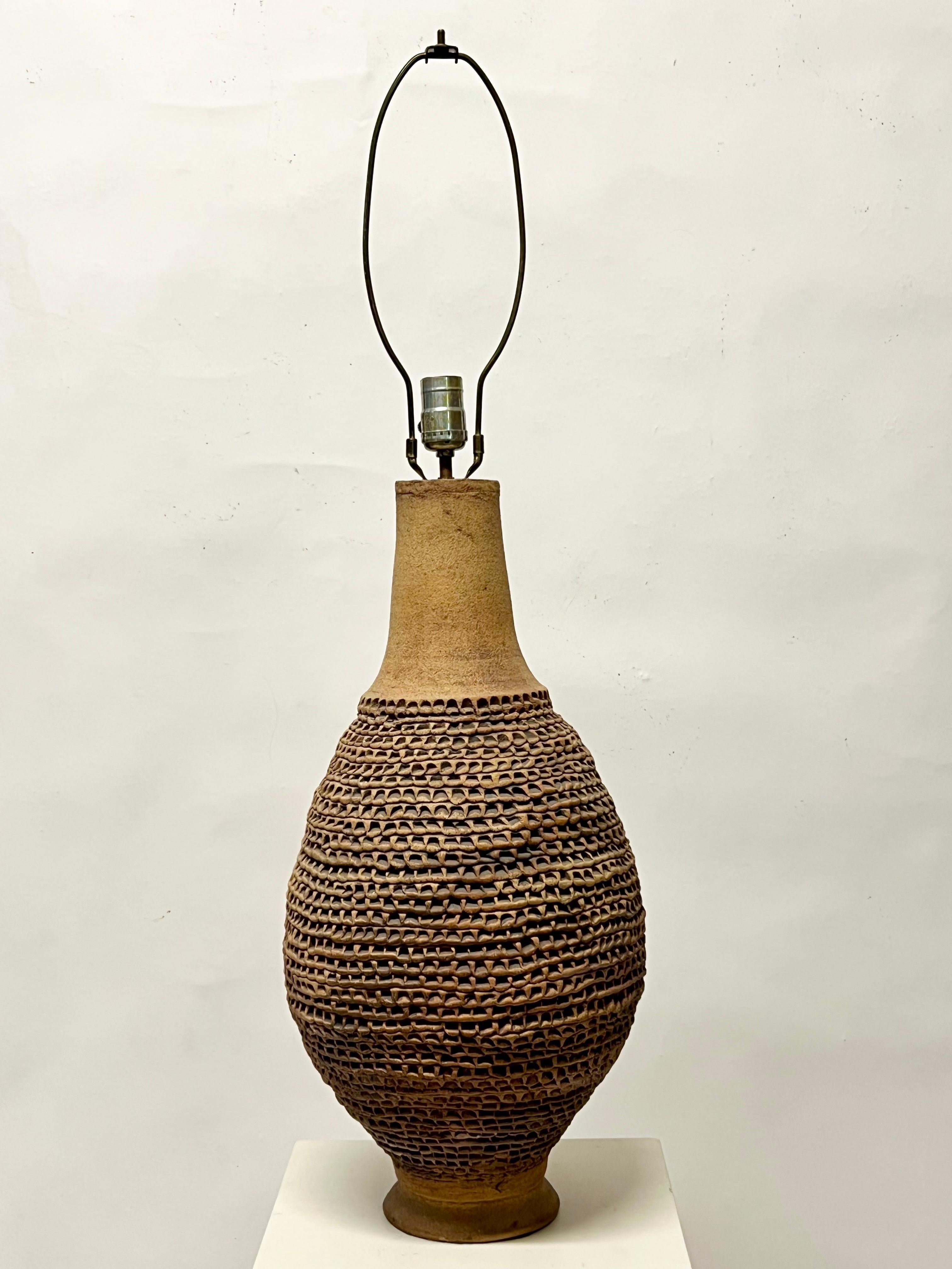 American Vintage California Studio Ceramic Thumbpot Lamp c1960 For Sale