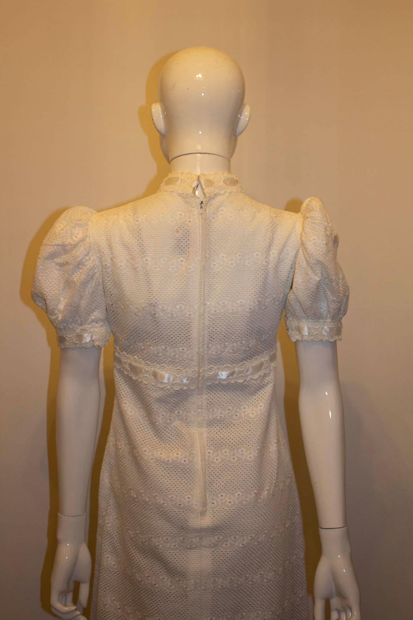 Vintage California White Cotton Gown In Good Condition For Sale In London, GB