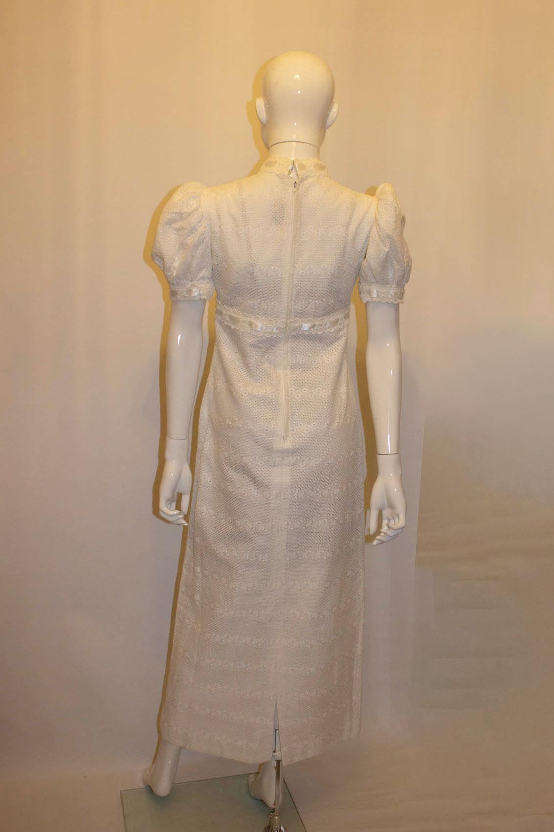 Vintage California White Cotton Gown In Good Condition For Sale In London, GB