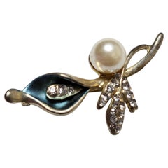 Vintage Calla Lily Brooch with Faux Pearl, Enamel Petals 
Crystal Rhinestones