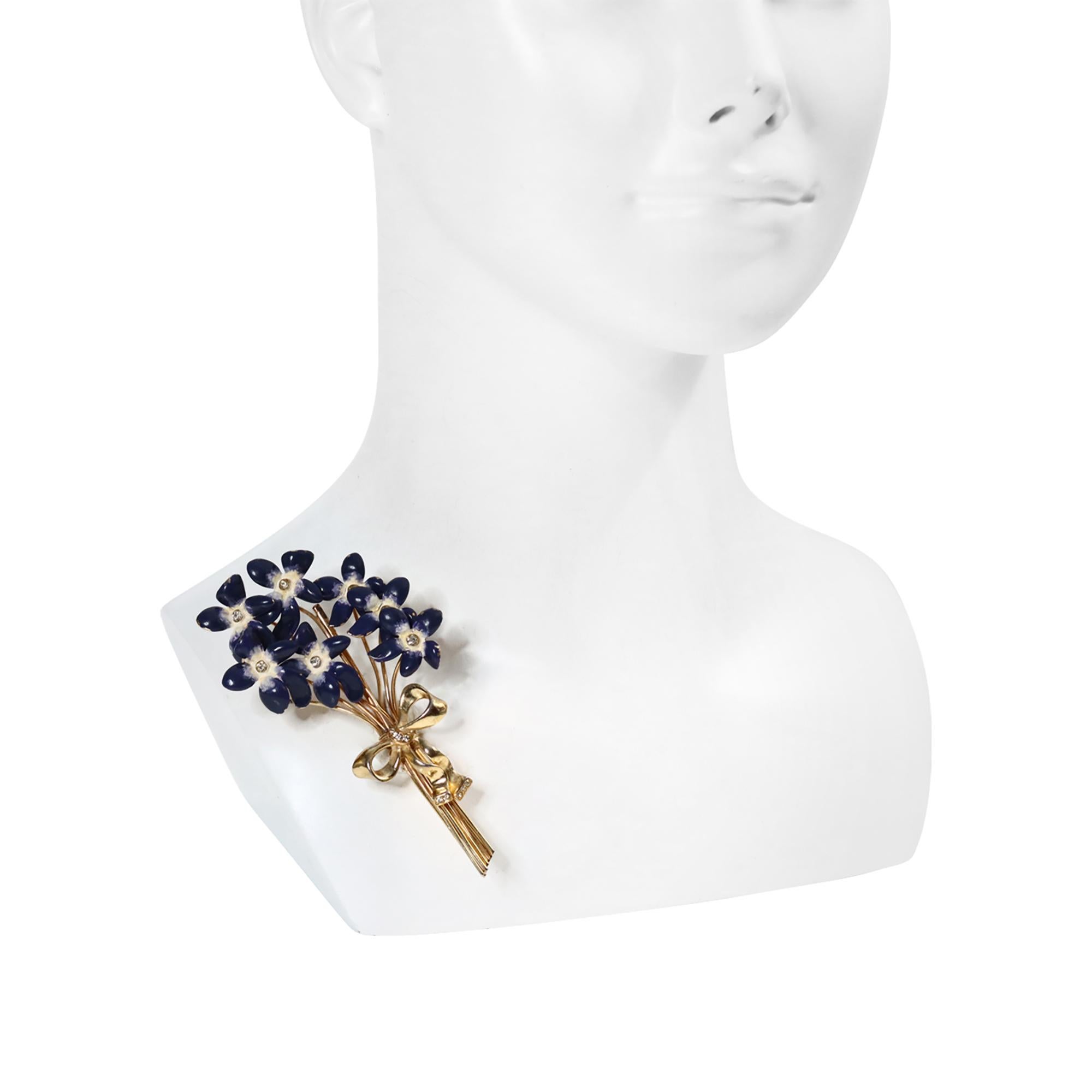 Broche fleur Calvaire vintage en or, diamants et émail bleu, c. 1930 en vente 1