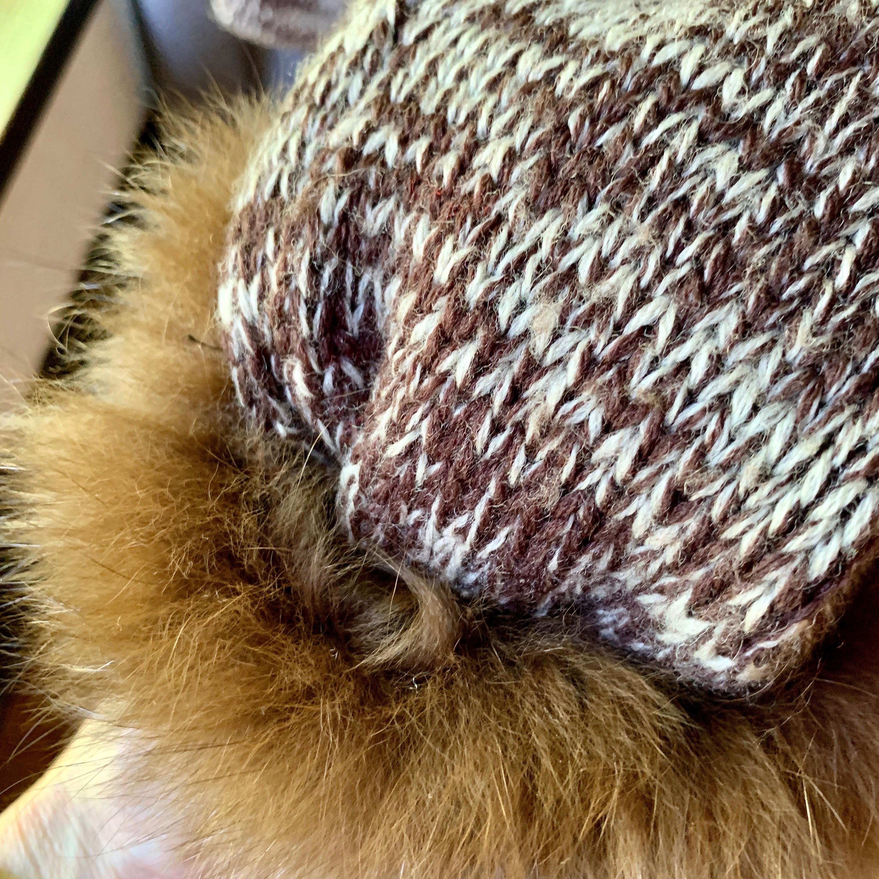 Vintage CALVIN KLEIN 70's BLACK LABEL Hand Knit Cardigan Sweater Belted FOX FUR For Sale 11