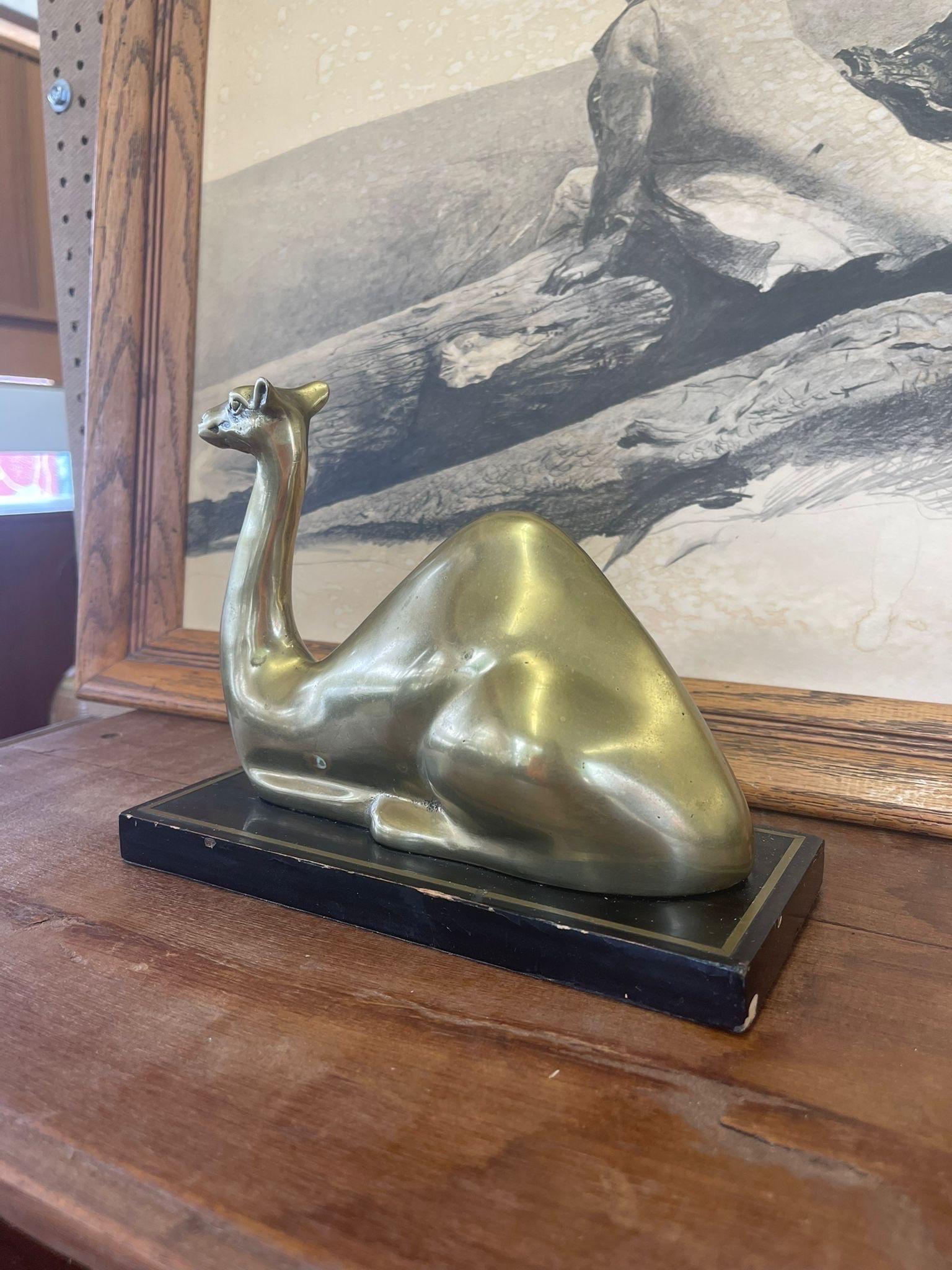Mid-Century Modern Figurine camel moderne du milieu du siècle dernier en vente