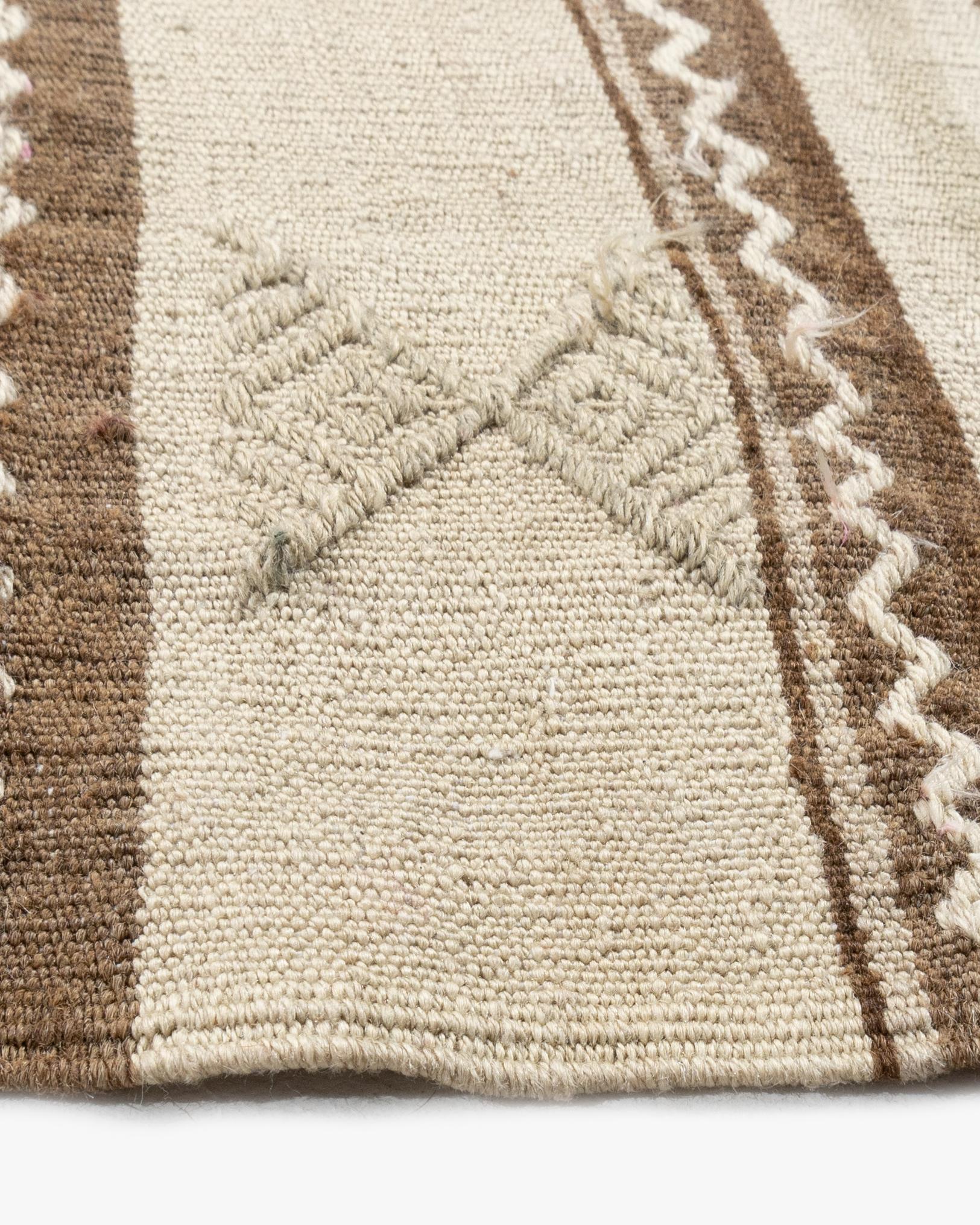 Vintage Camel Turkish Kilim Rug & Runner  5'5 x 9'4 in vendita 4