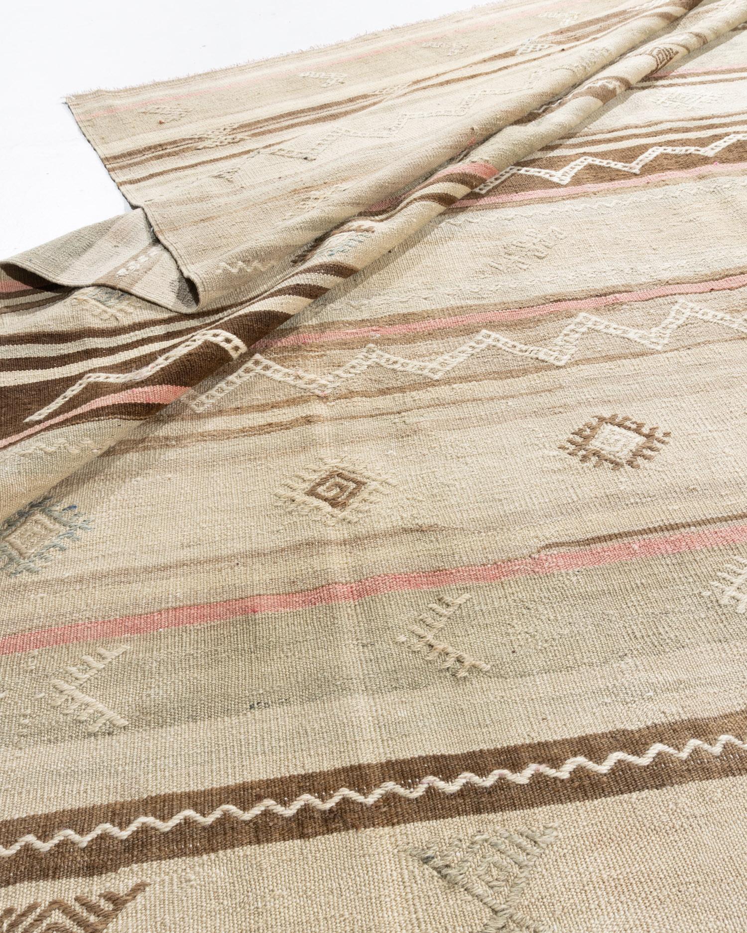 Turco Vintage Camel Turkish Kilim Rug & Runner  5'5 x 9'4 in vendita