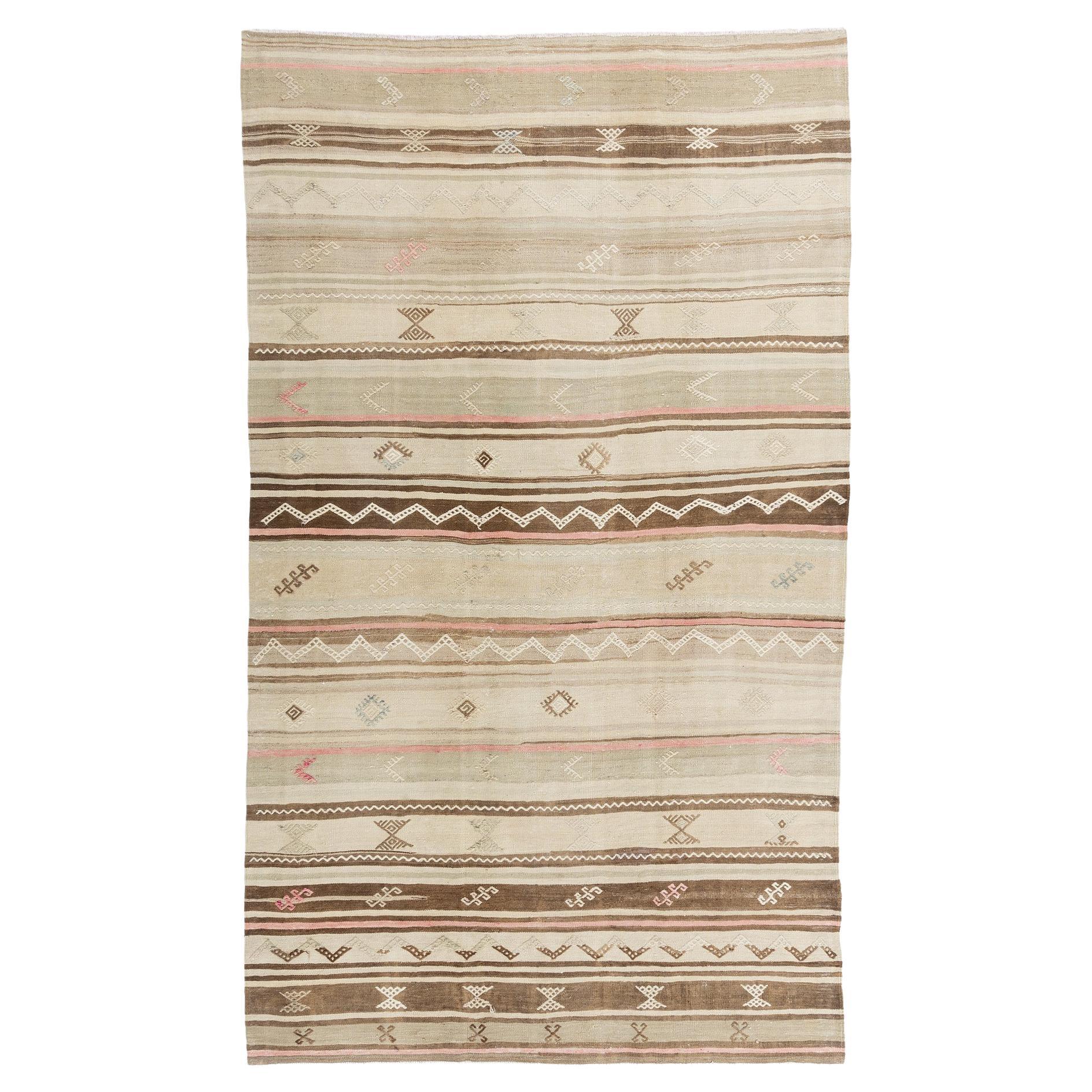 Vintage Camel Turkish Kilim Rug & Runner  5'5 x 9'4 in vendita