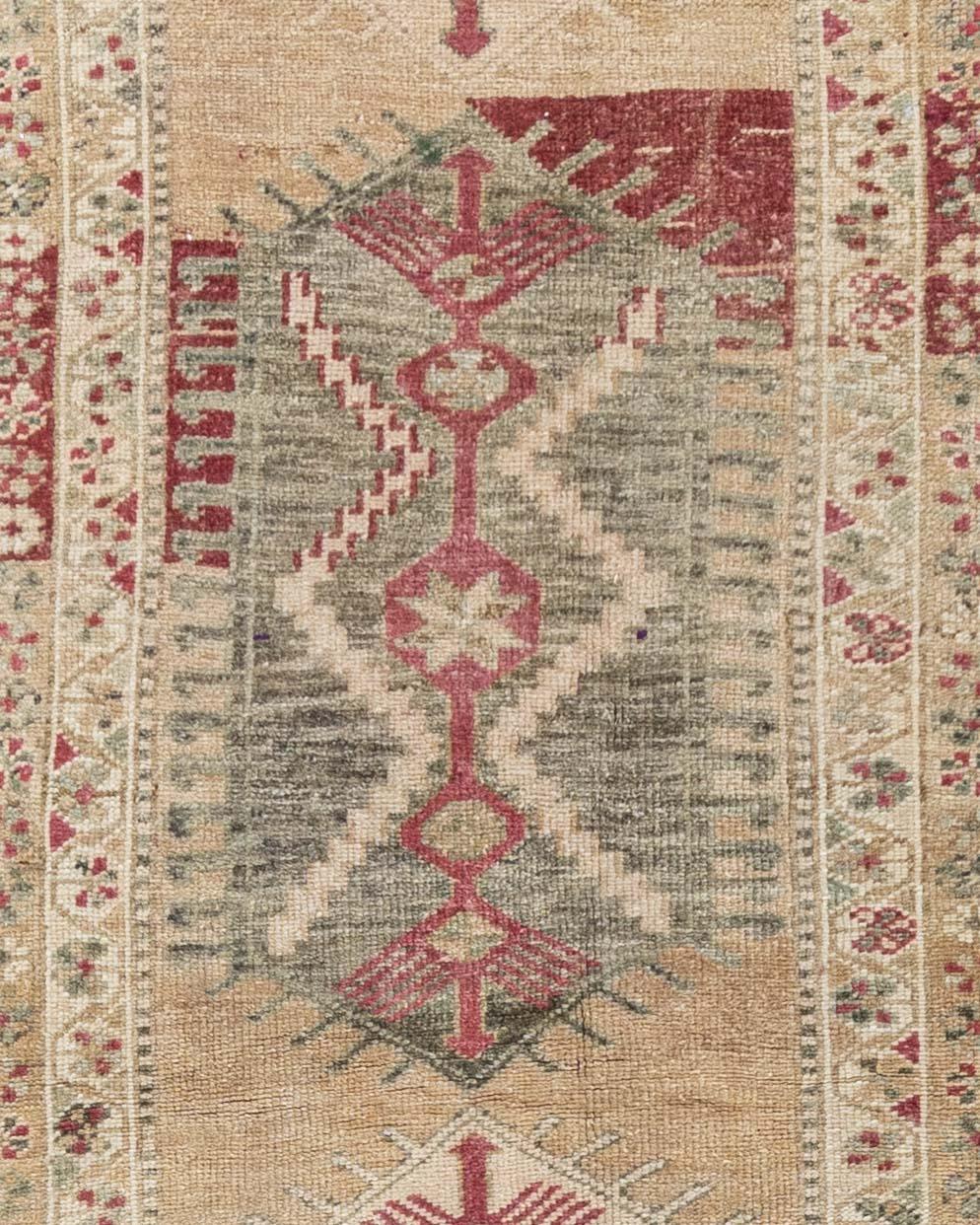 Vintage Camel Turkish Oushak Runner 2'9 X 16'8 In condizioni buone in vendita a New York, NY