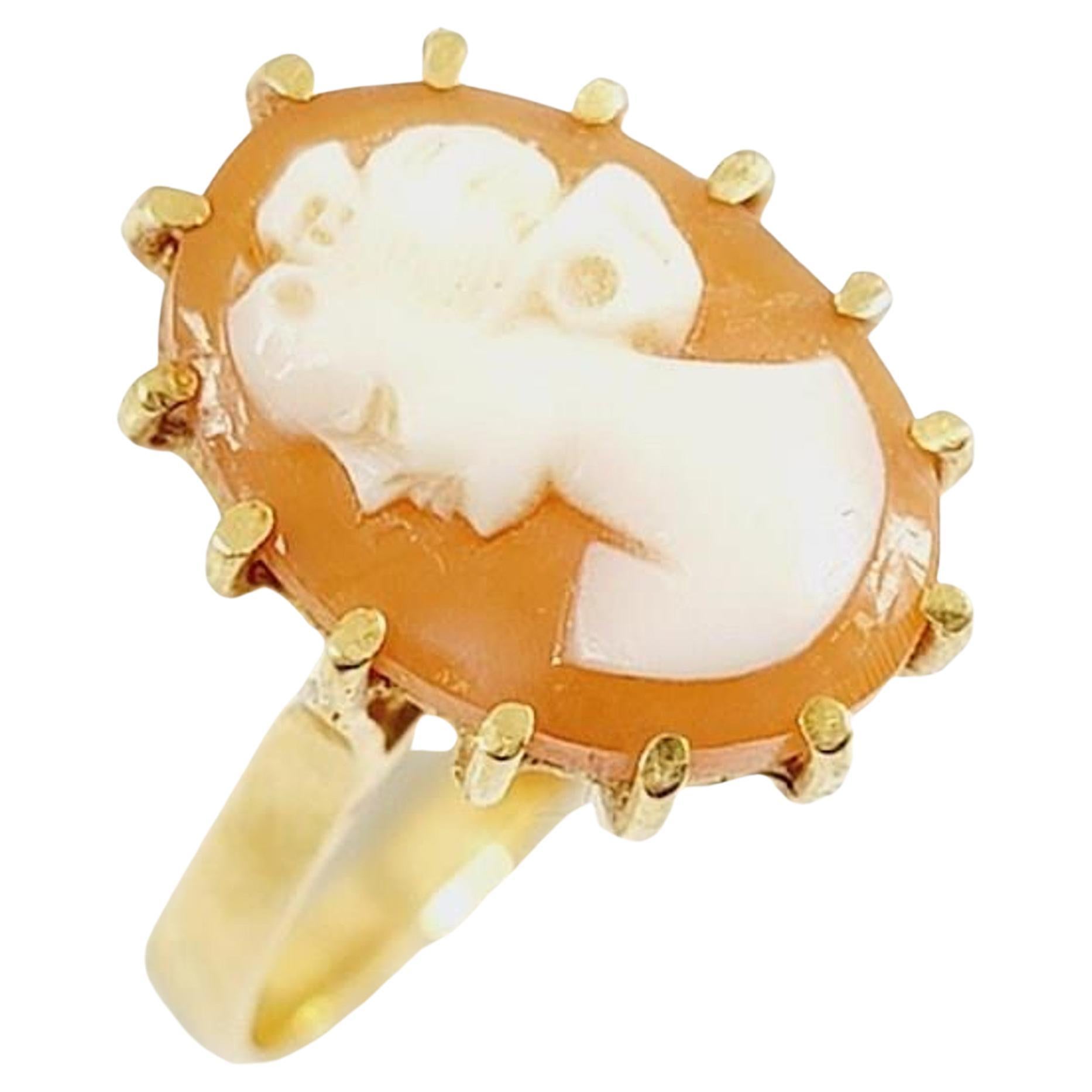 Vintage Cameo 18k Yellow Gold Carved Shell Woman Midcentury Cocktail Ring