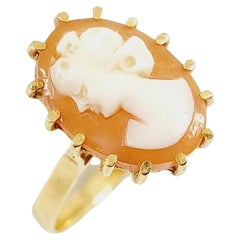 Vintage Cameo 18k Yellow Gold Carved Shell Woman Midcentury Cocktail Ring