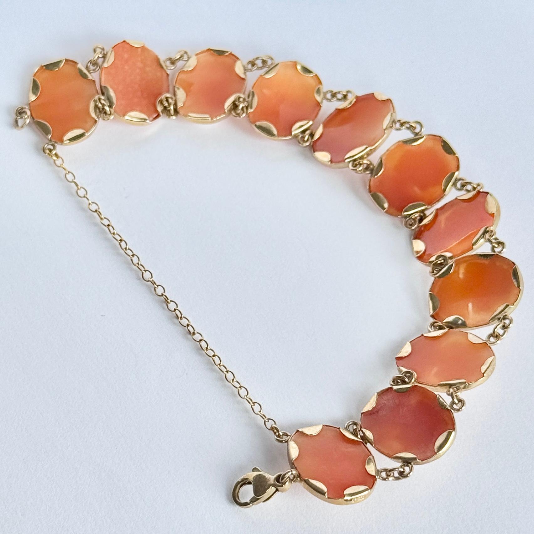 Modern Vintage Cameo 9 Carat Gold Bracelet For Sale