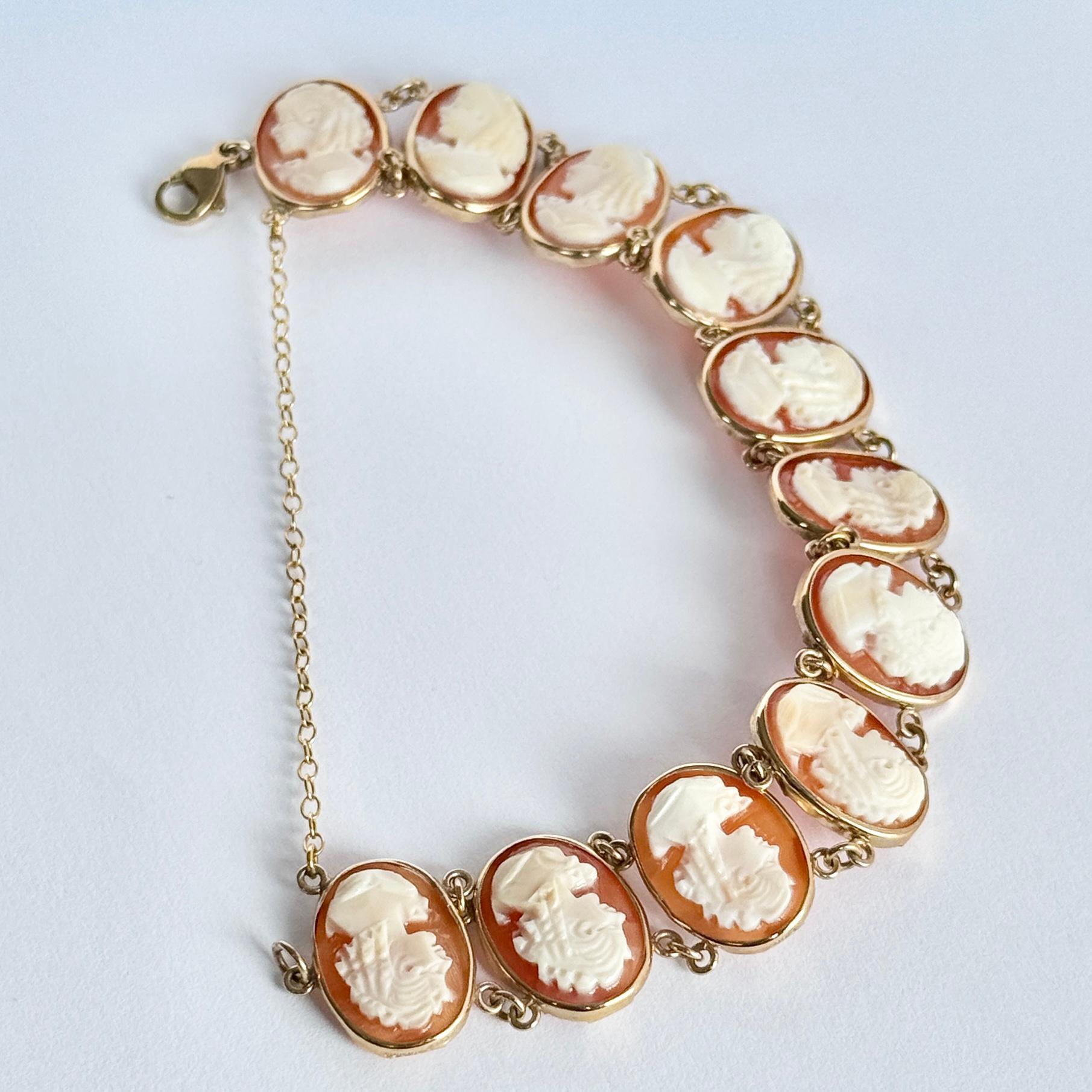 Vintage Cameo 9 Carat Gold Bracelet In Good Condition For Sale In Chipping Campden, GB