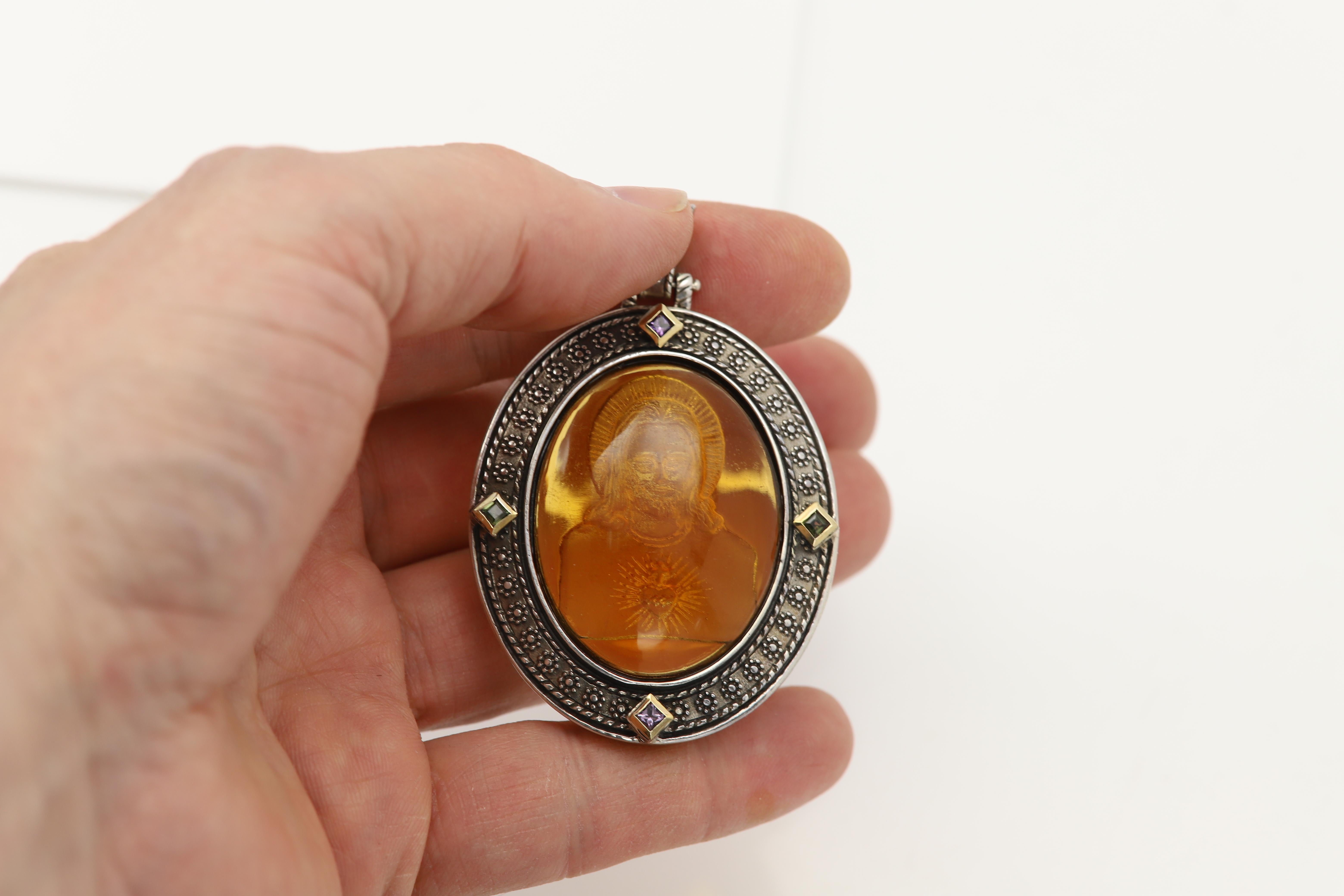 Vintage Cameo of Jesus in Italian Vintage Murano Glass Pendant In New Condition For Sale In Brooklyn, NY