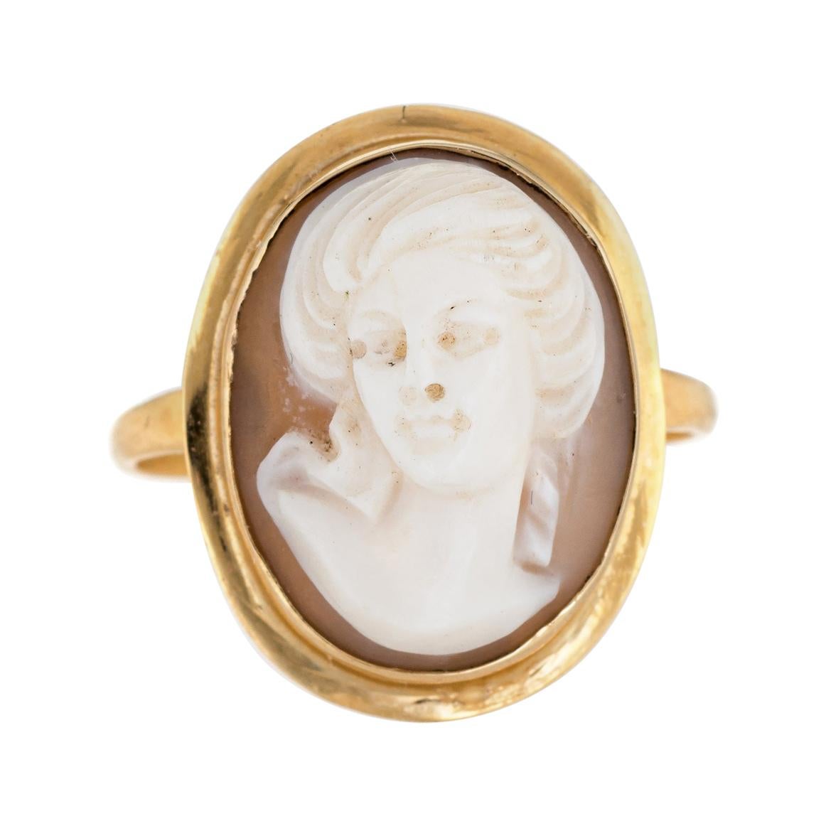 Vintage Cameo Ring 18 Karat Yellow Gold Estate Fine Jewelry Oval High Relief