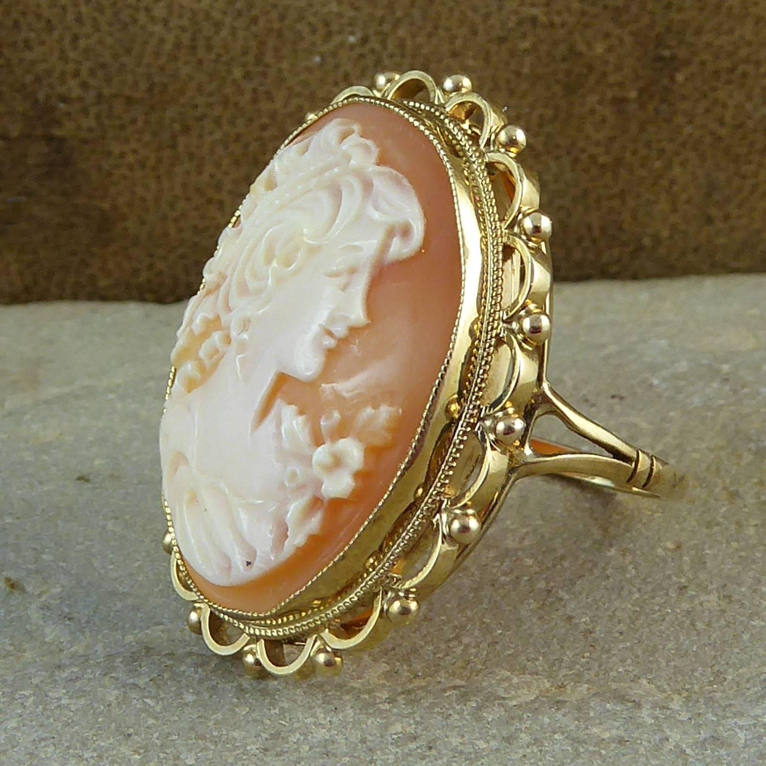 Vintage Cameo Ring, circa 1970s Era In Excellent Condition In Yorkshire, West Yorkshire