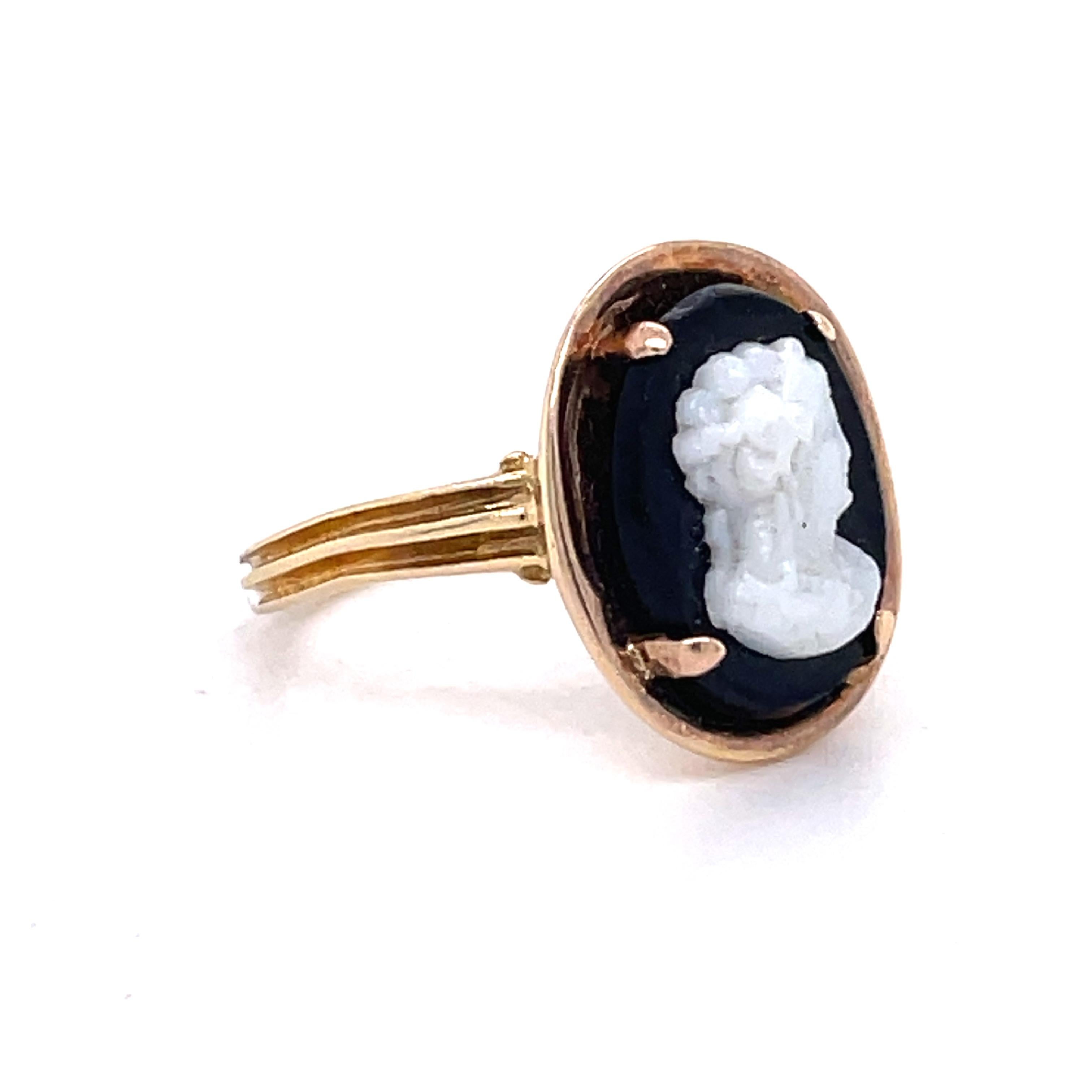 Jewelry Material: Yellow Gold 14k (the gold has been tested by a professional)
Total Metal Weight: 3.40g
Size:4.75 US \ 15.70mm

Grading Results:
Stone Type: Onyx
Shape: Portrait
Stones quantity:1
Color: BLACK

eel free to contact us for inquiries
