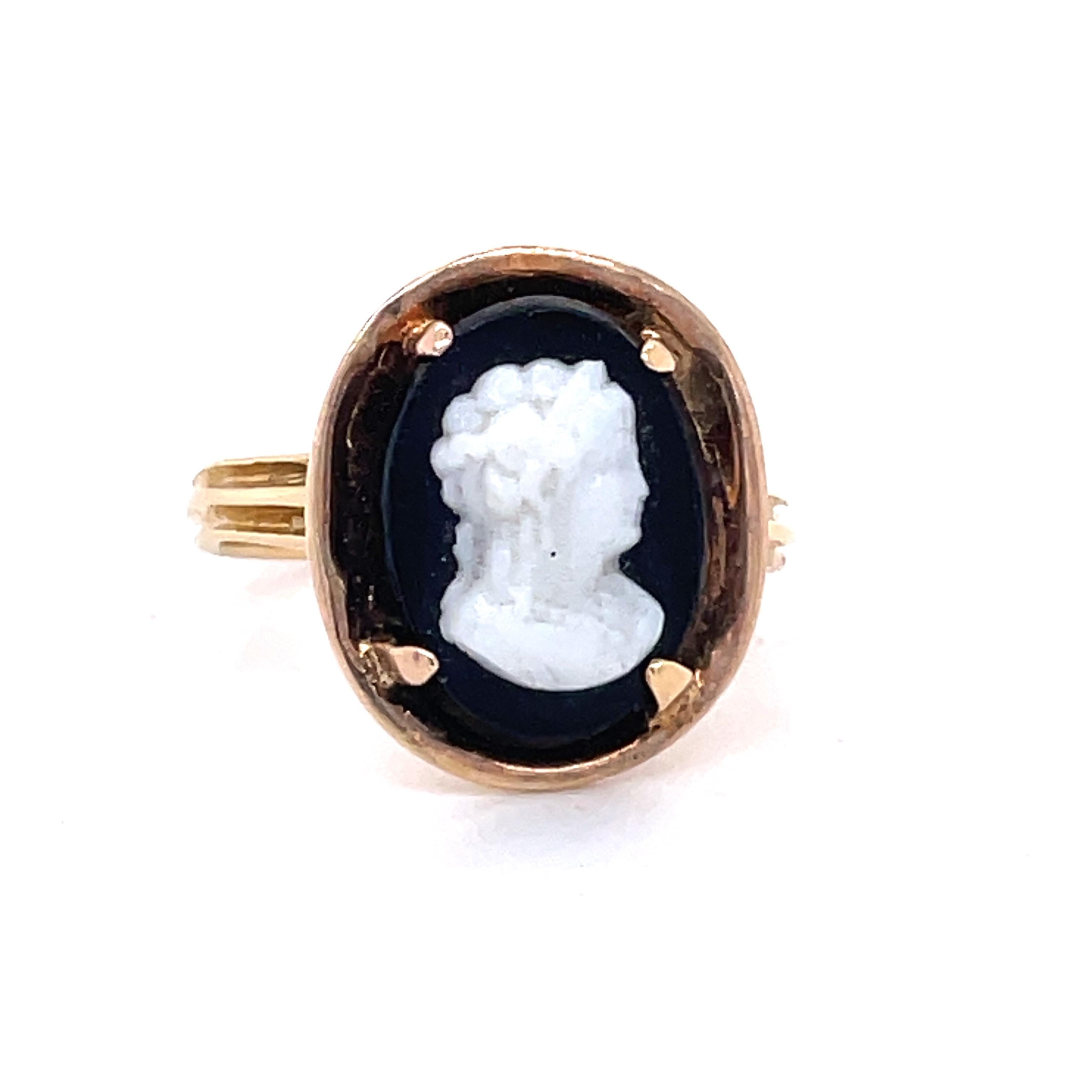 Vintage Cameo Ring, Onyx Ring, 14k Yellow Gold, women profaile cameo jewelry For Sale 1