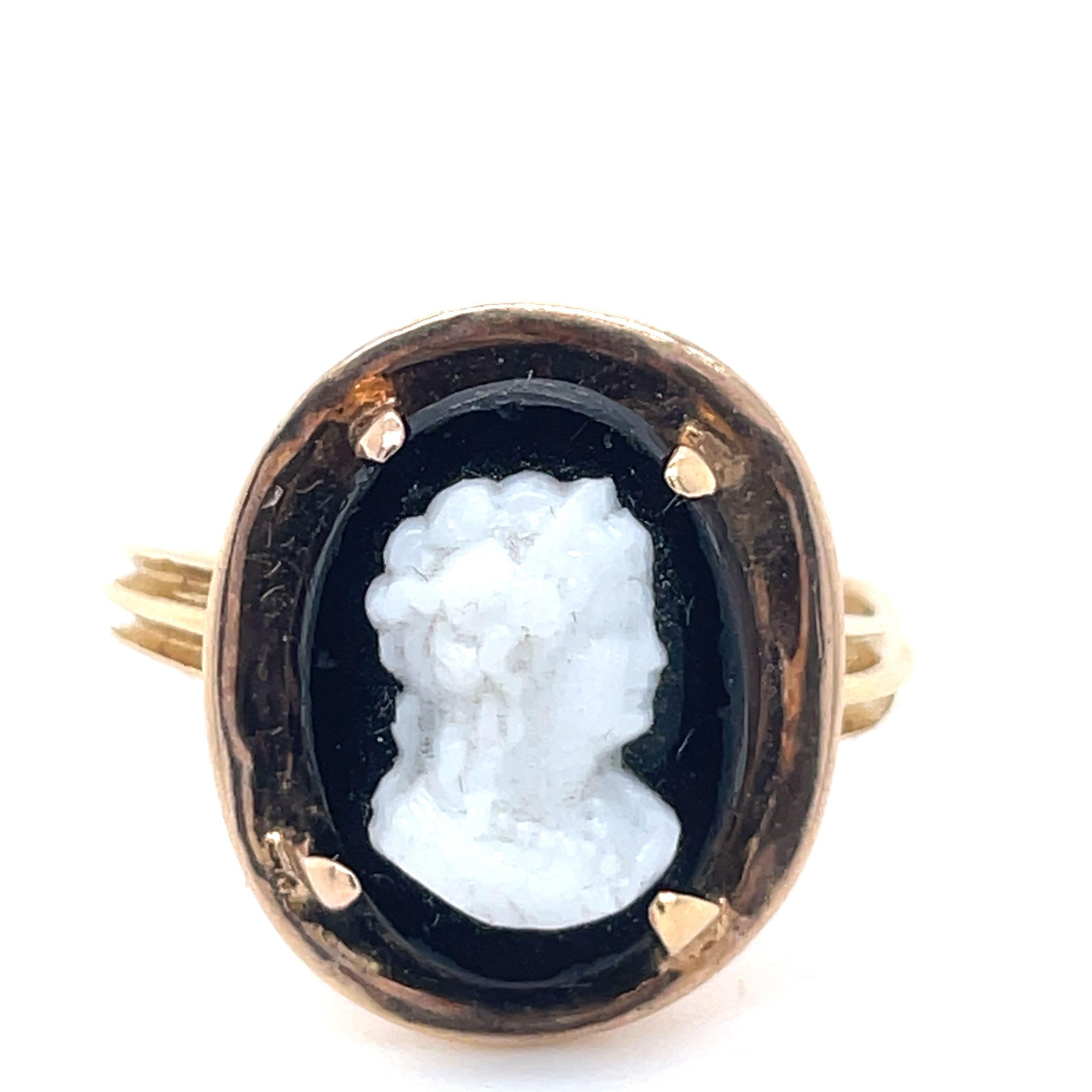 Vintage Cameo Ring, Onyx Ring, 14k Yellow Gold, women profaile cameo jewelry For Sale 2