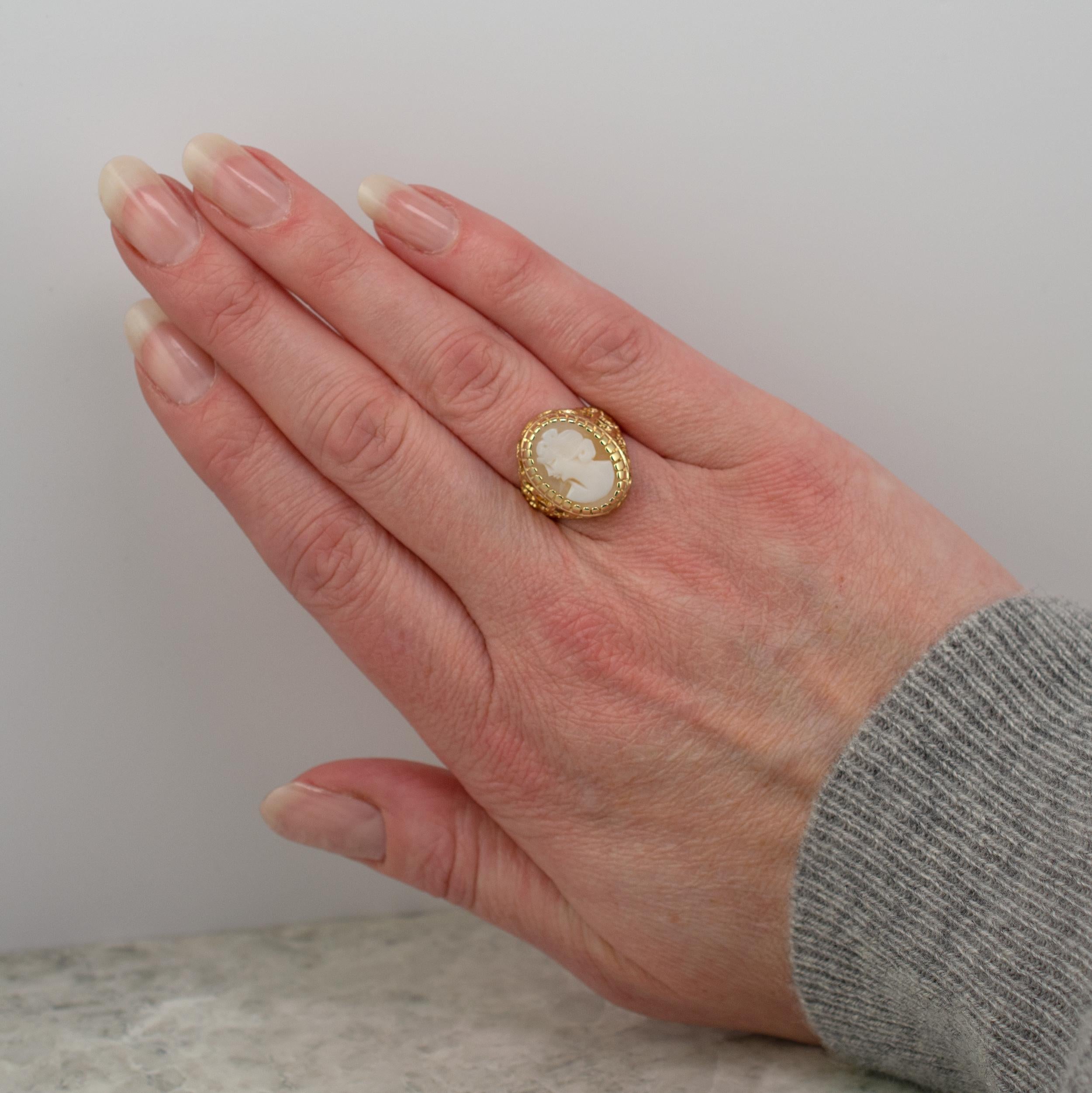 Vintage Cameo Ring Open Basket Setting 9 Karat Yellow Gold Dated London 1977 For Sale 5