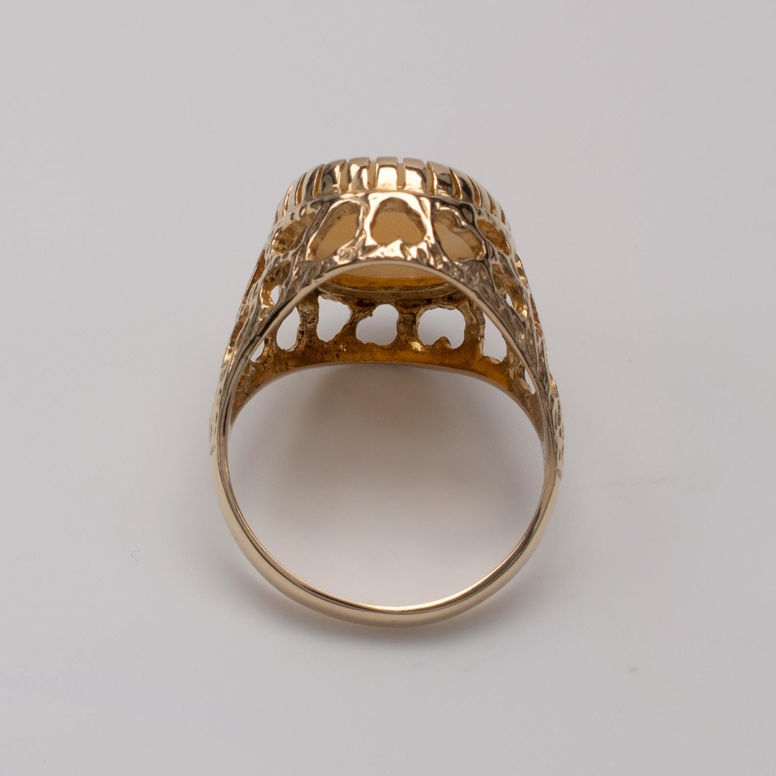 Vintage Cameo Ring Open Basket Setting 9 Karat Yellow Gold Dated London 1977 For Sale 4