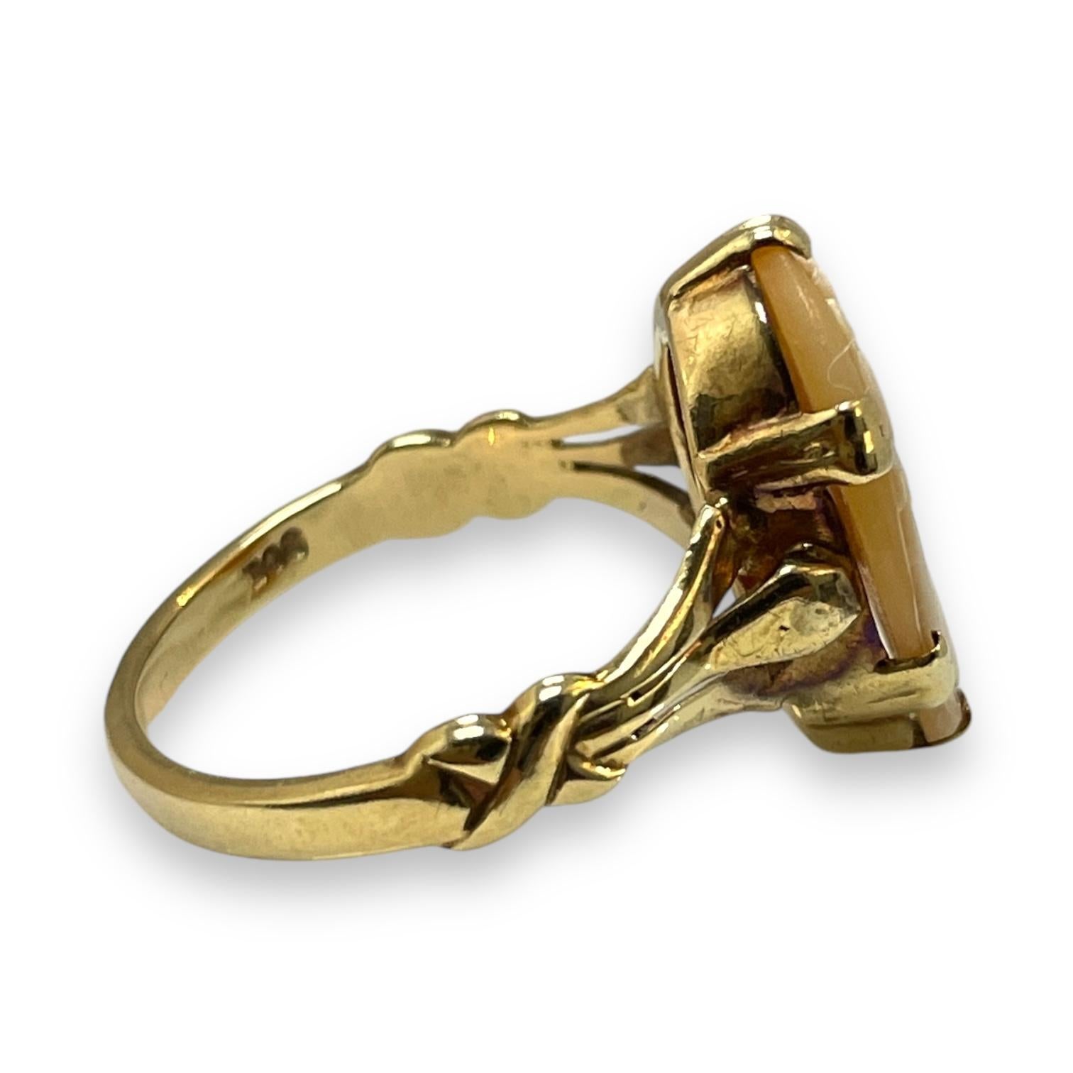 Bague camée vintage avec monture en or complexe - Elegance Timeless Excellent état - En vente à New York, NY