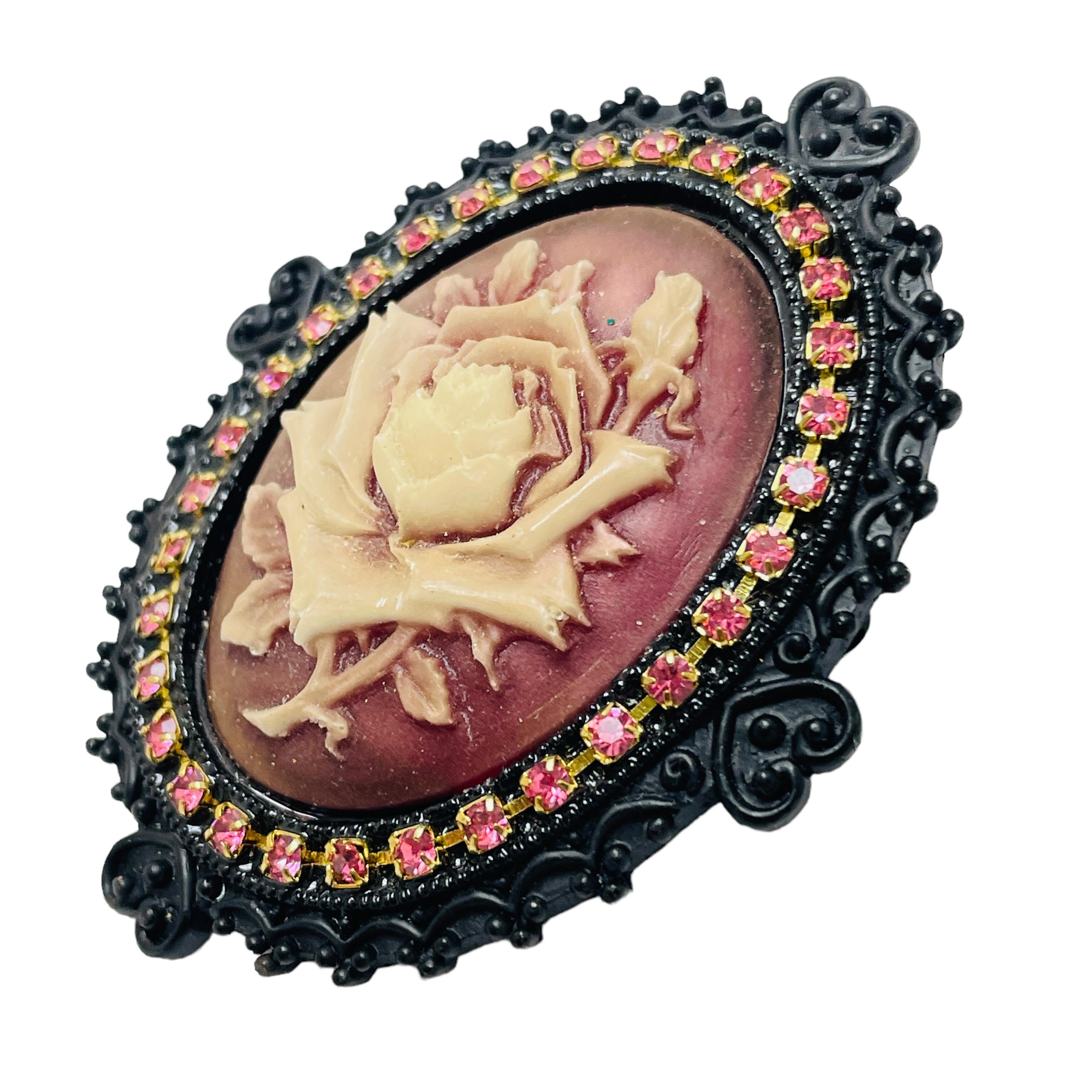 Vintage cameo rose rhinestone designer brooch In Good Condition For Sale In Palos Hills, IL