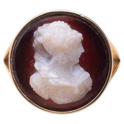 Vintage Cameo Round Gold Ring  For Sale
