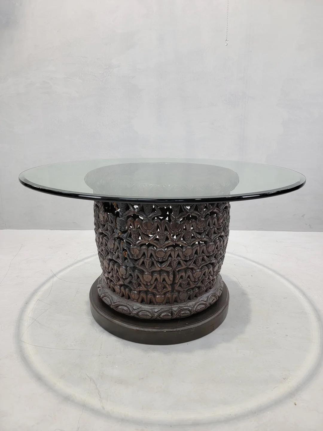 Vintage Kamerun afrikanischen geschnitzten Holz Bamileke Figural Center Table (Moderne der Mitte des Jahrhunderts) im Angebot