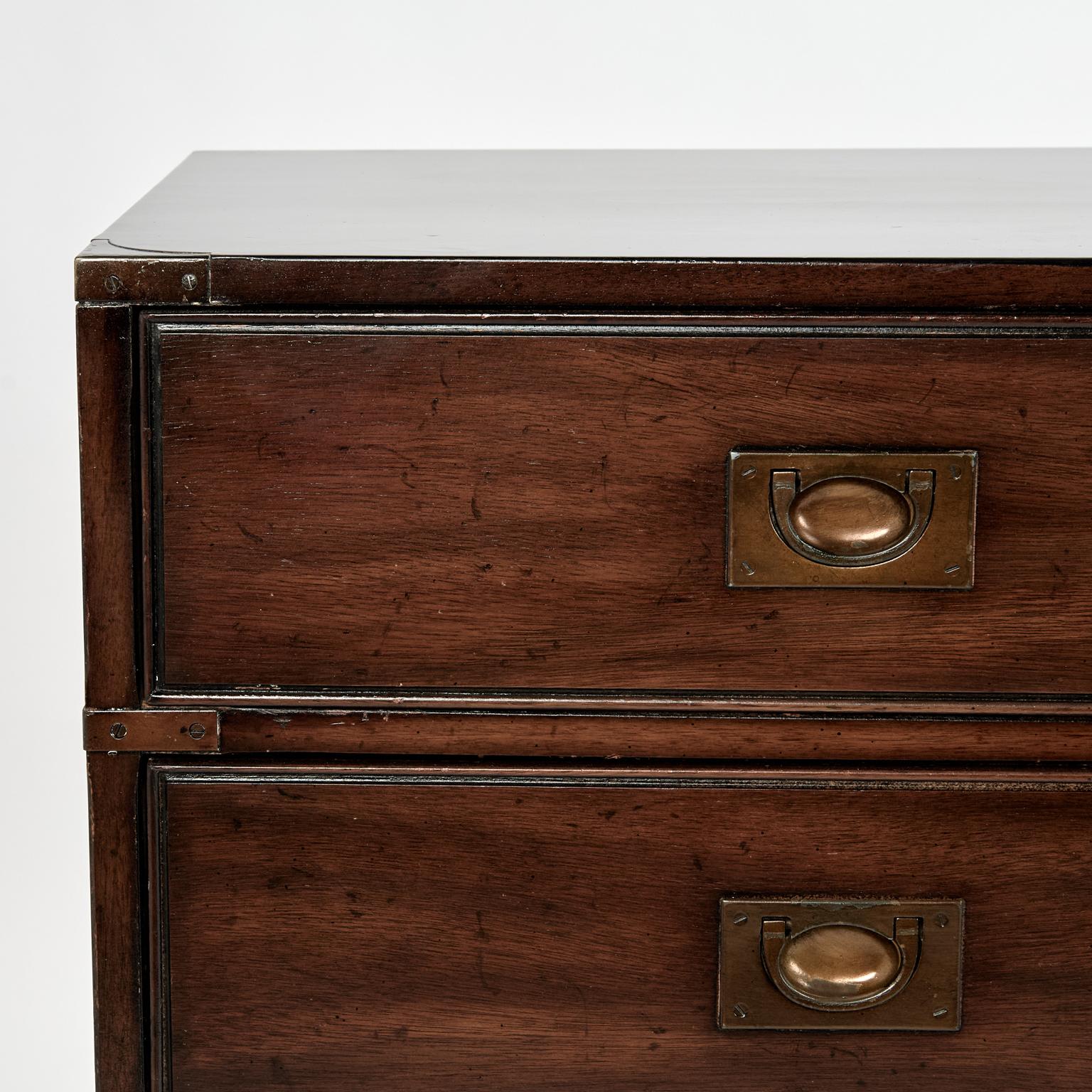 Vintage Campaigner Stil Kommode oder Dresser von Heritage (Kampagne) im Angebot