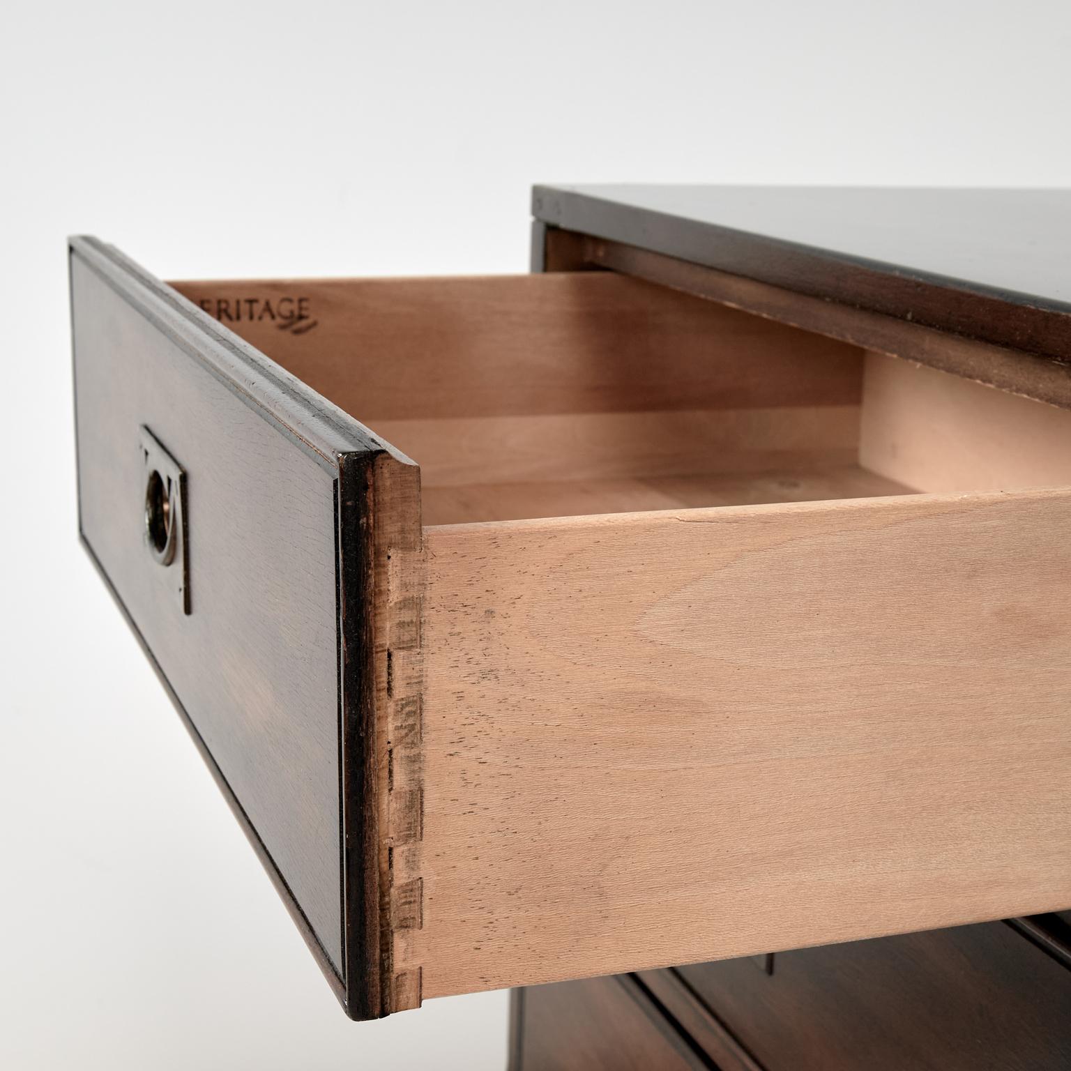 Vintage Campaigner Stil Kommode oder Dresser von Heritage (20. Jahrhundert) im Angebot