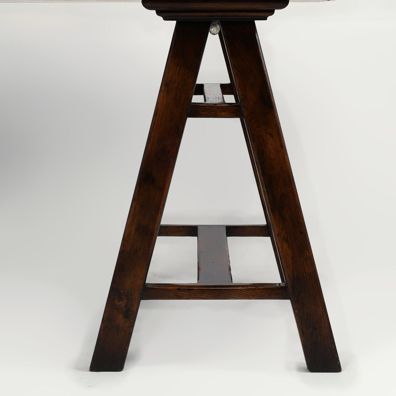 Schreibtisch aus Leder mit Sawhorse-Lederplatte im Campaign-Stil im Angebot 11