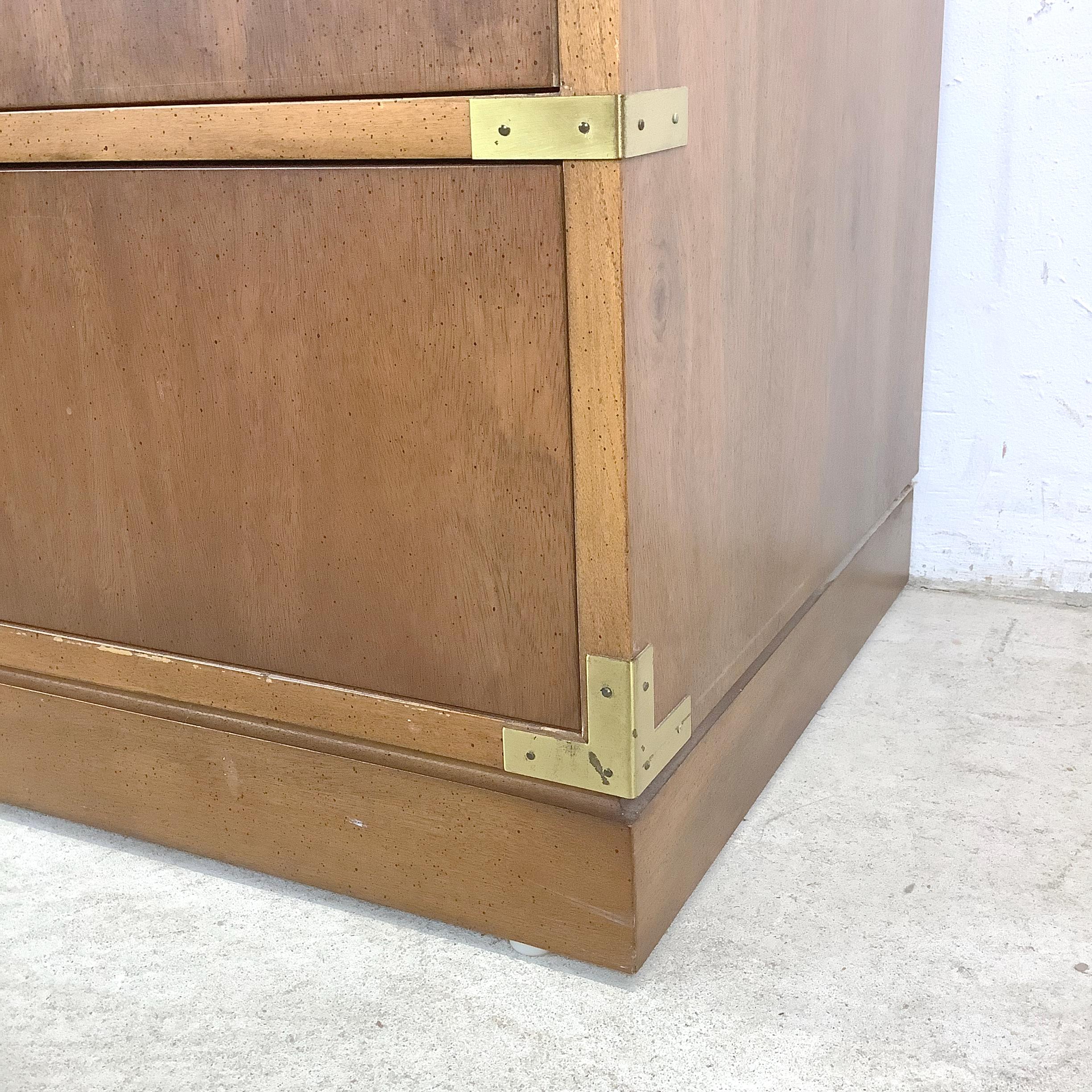 Vintage Campaigner-Stil Drei-Schubladen-Kommode im Angebot 8