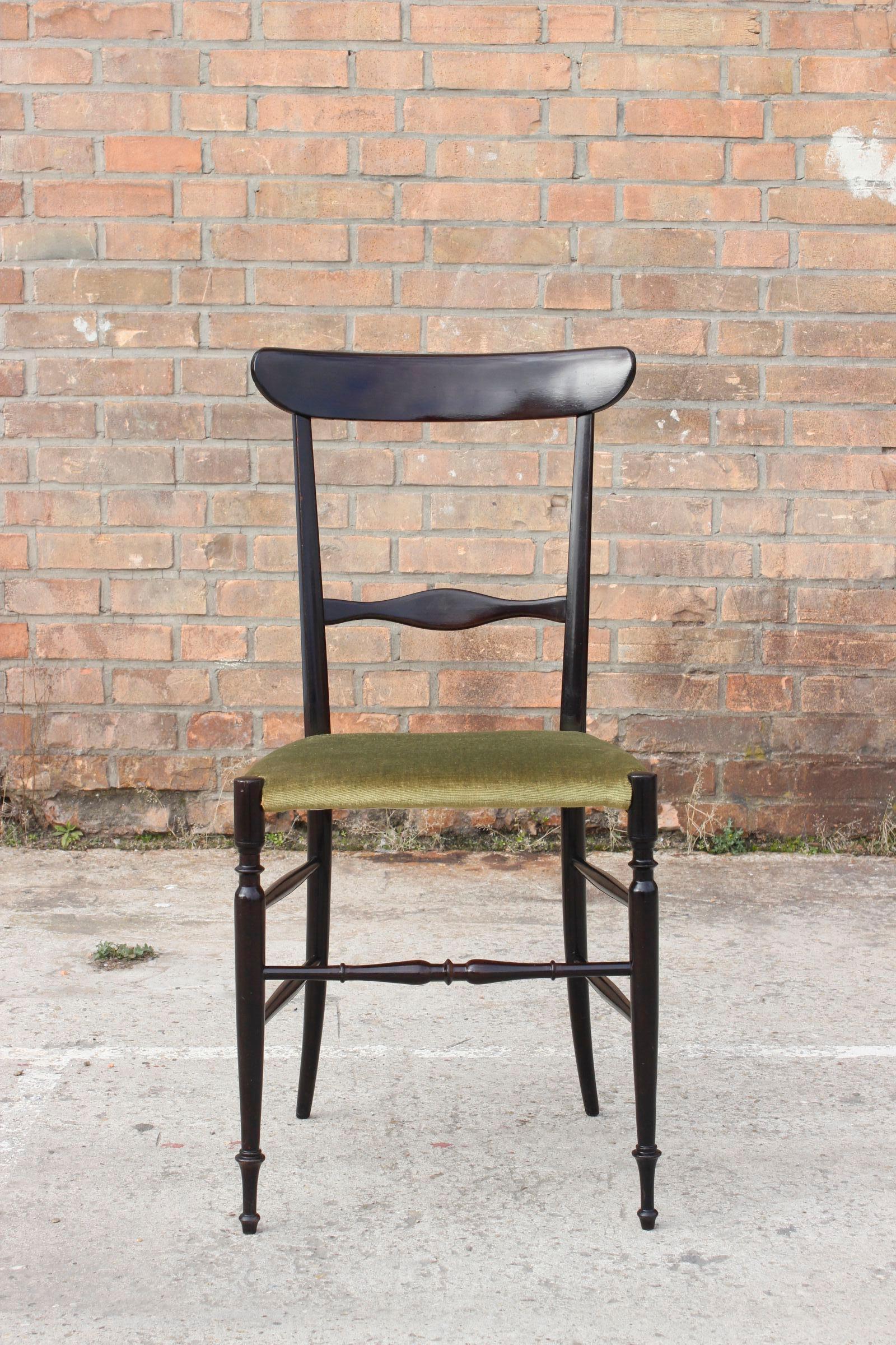 Campanino Chiavari chair in black lacquered walnut, designed by Gaetano Descalzi and produced by Fratelli Levaggi, this edition dates back to the 1950s and has its seating covered with a green fabric. 

In good condition, showing signs of age as the