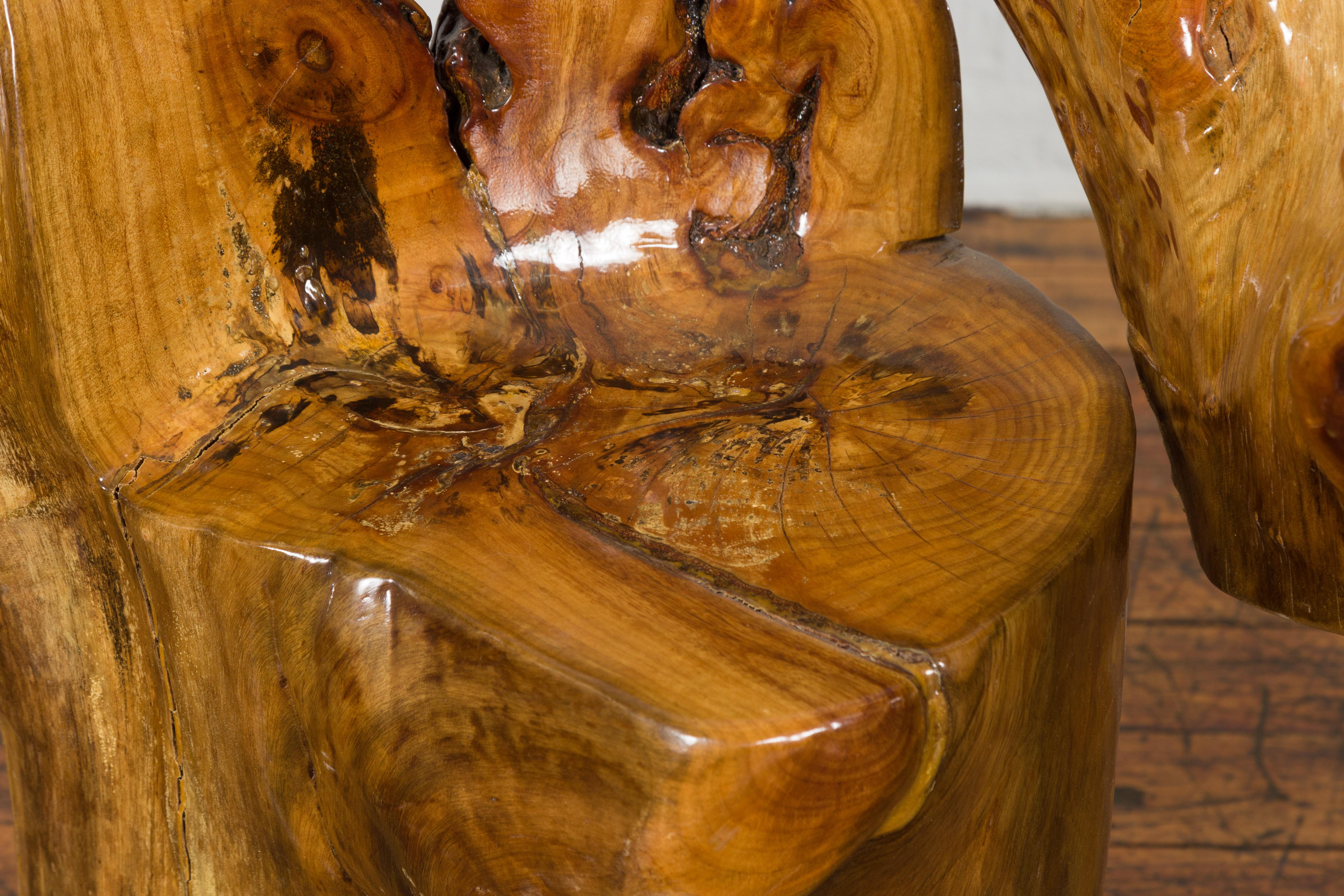 Sculpté Chaise vintage en bois de camphrier Roots avec vernis naturel en vente