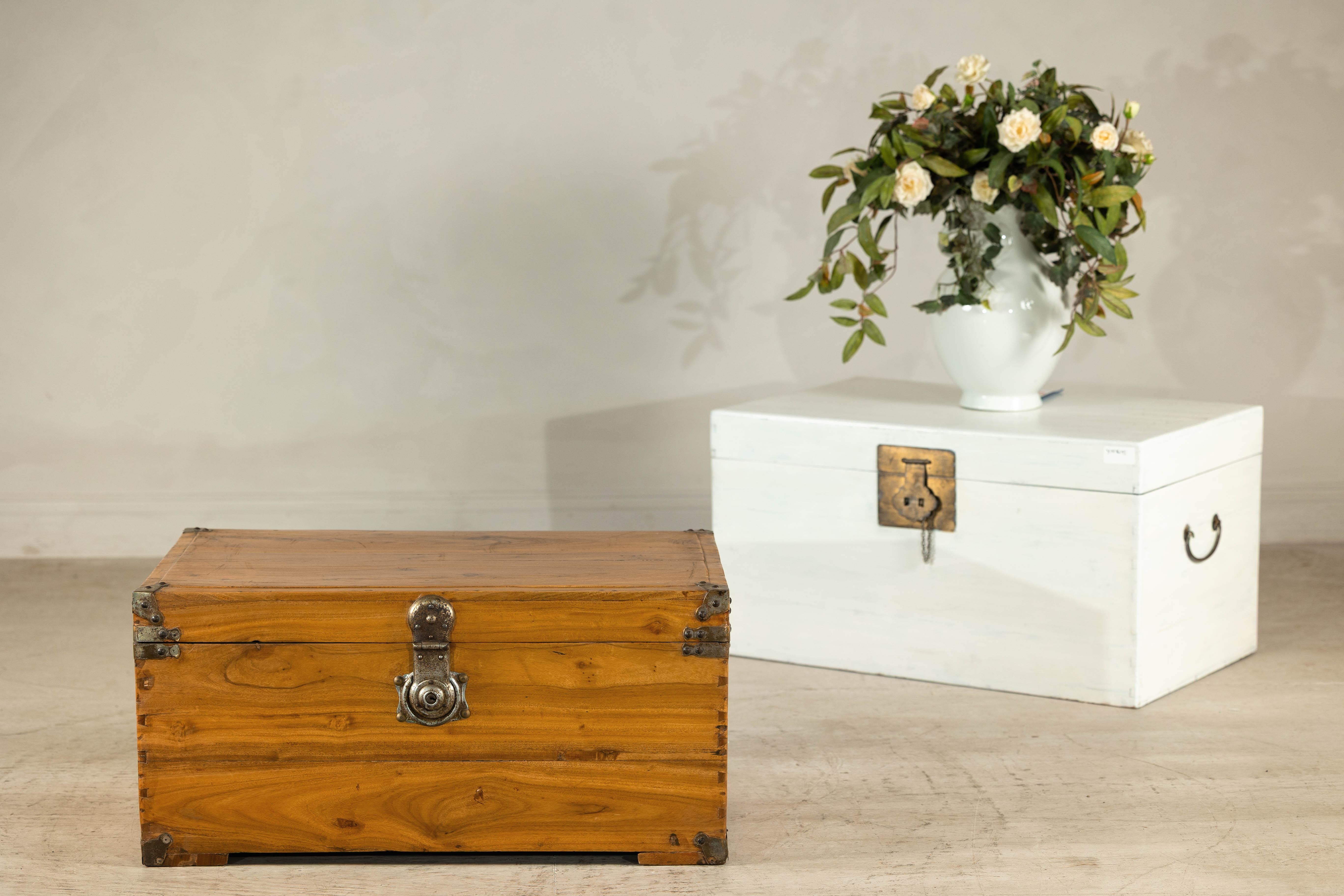 Aufbewahrungsbeutel aus Veilchenholz mit Metallbeschlägen und Gitter im Angebot 2