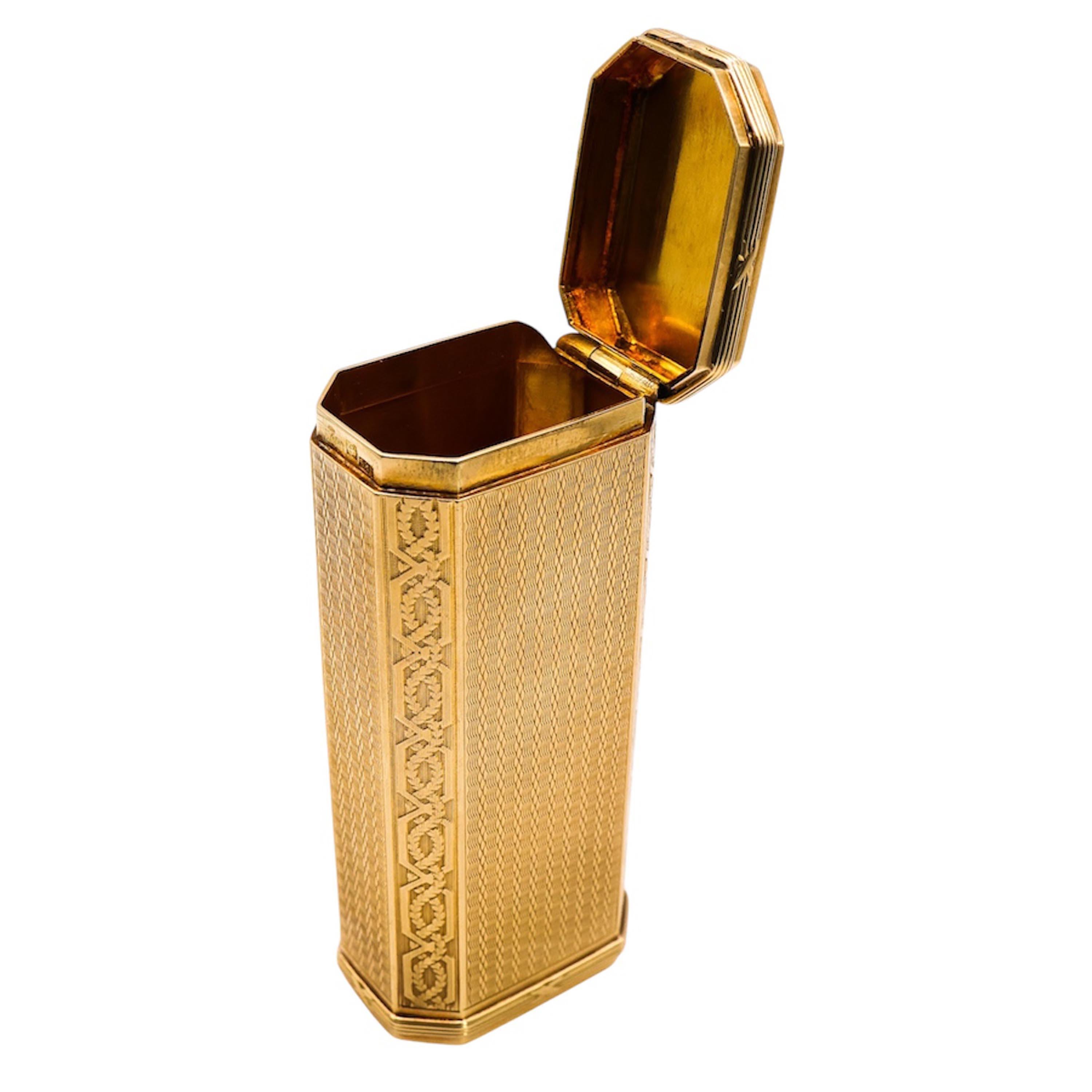 Néoclassique Vintage Canadian 14 Carat Gold Box, Circa 1935 en vente