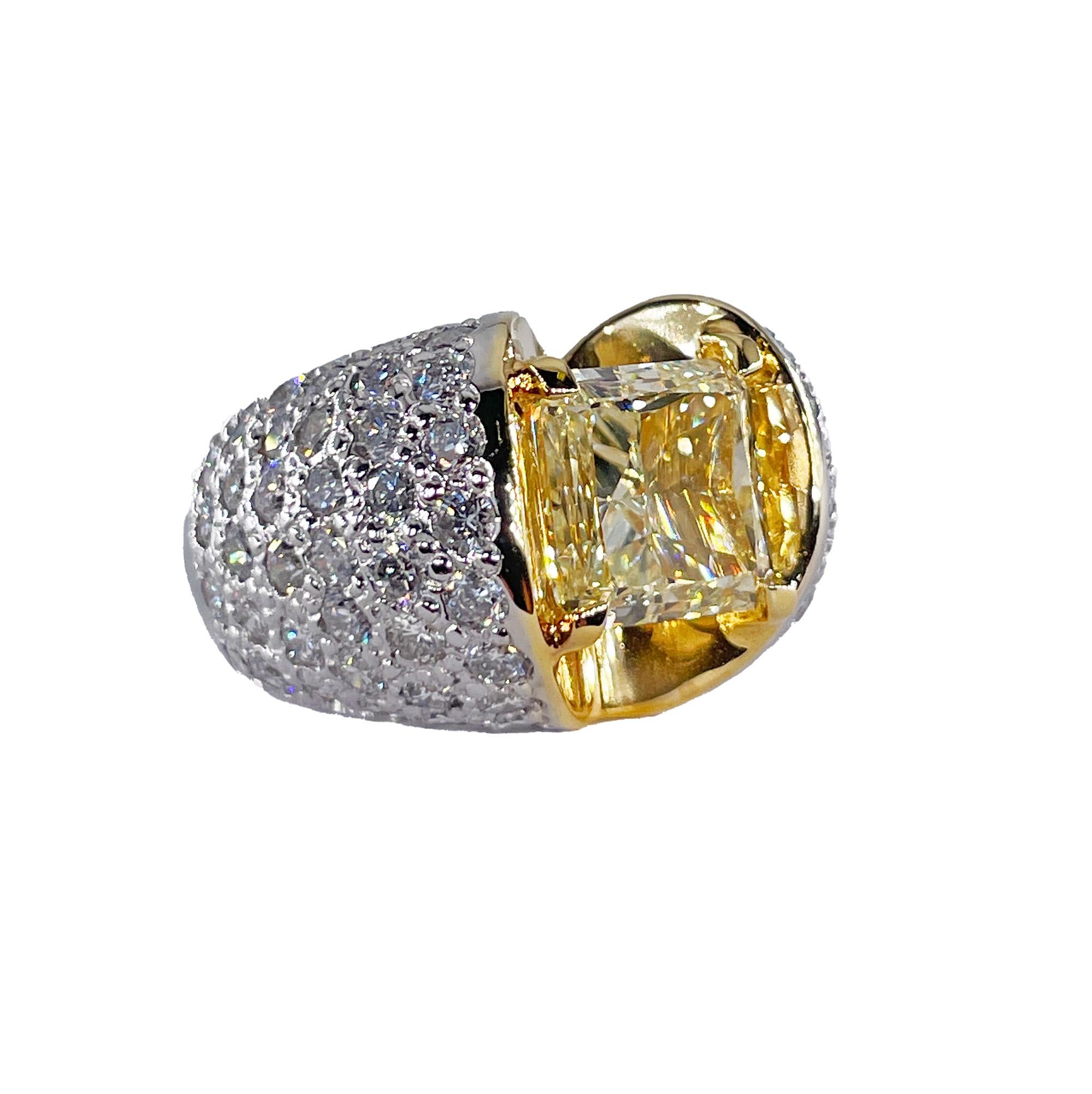 Vintage “Canary” GIA 7.02ctw Natural Fancy YELLOW Radiant Cut Diamond  18KW Ring In Good Condition For Sale In New York, NY