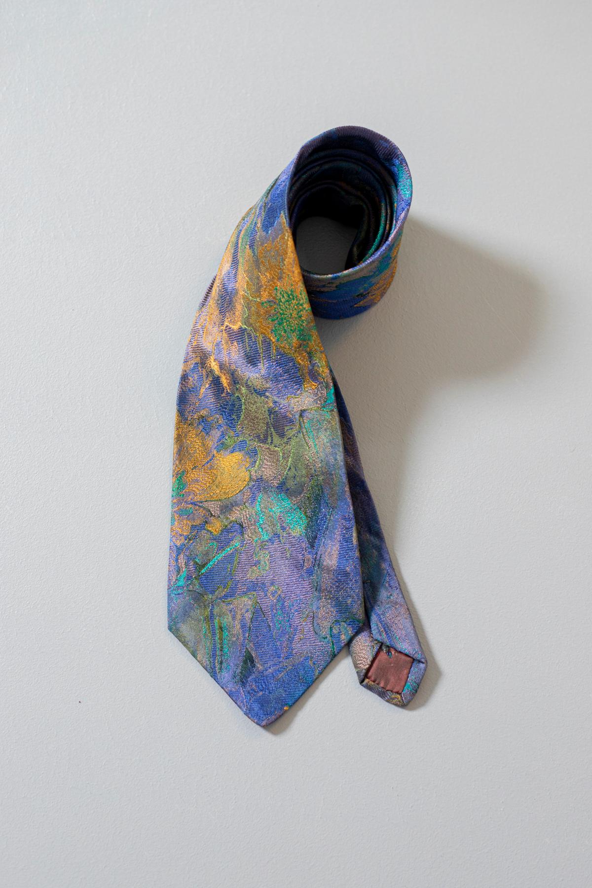 Gray Vintage Canasta 100% silk tie with shades of various colors For Sale