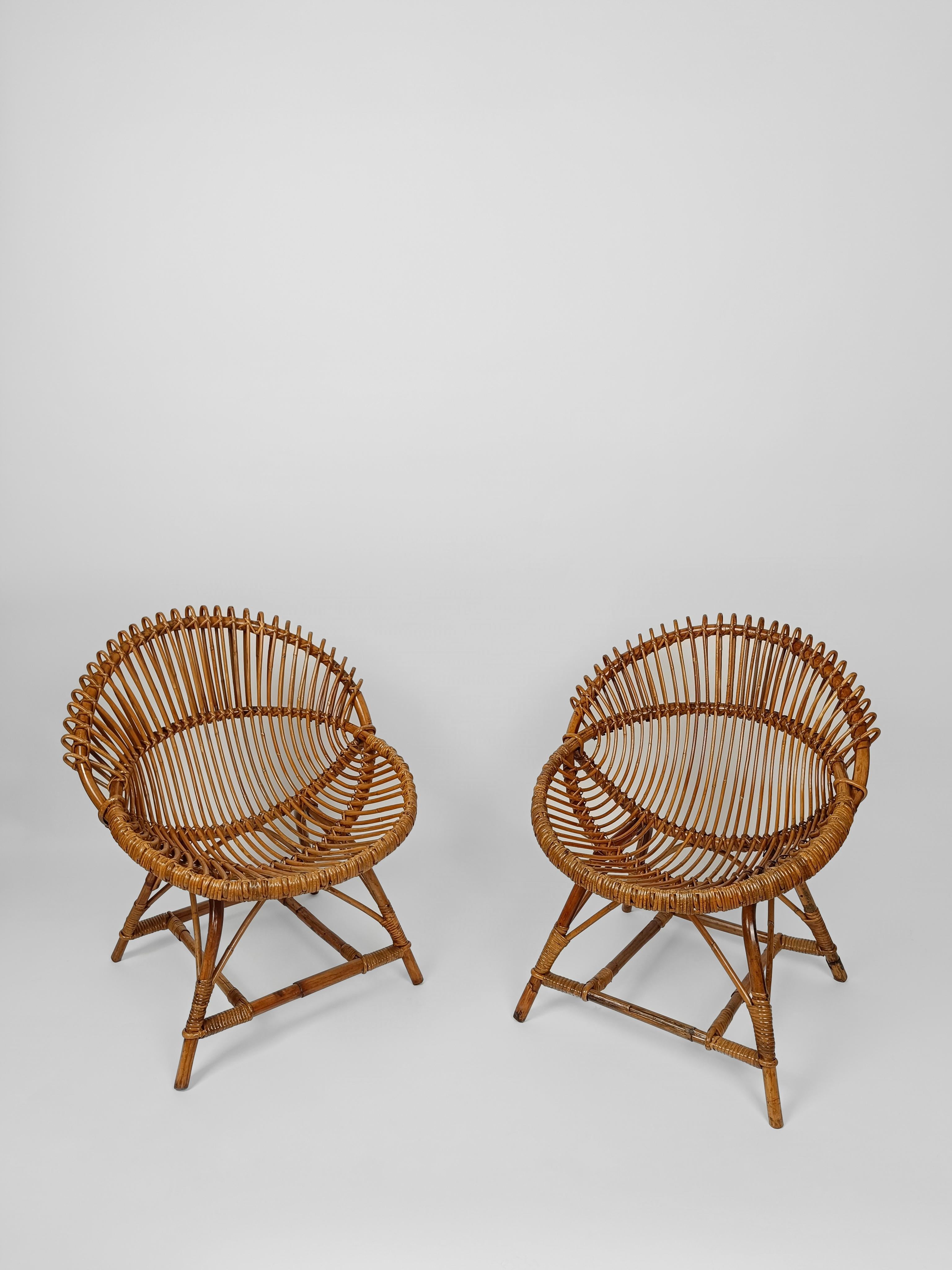 20th Century Vintage Cane and Rattan Set of 2 shell-shaped Armchairs with Coffe Table, 1960s For Sale