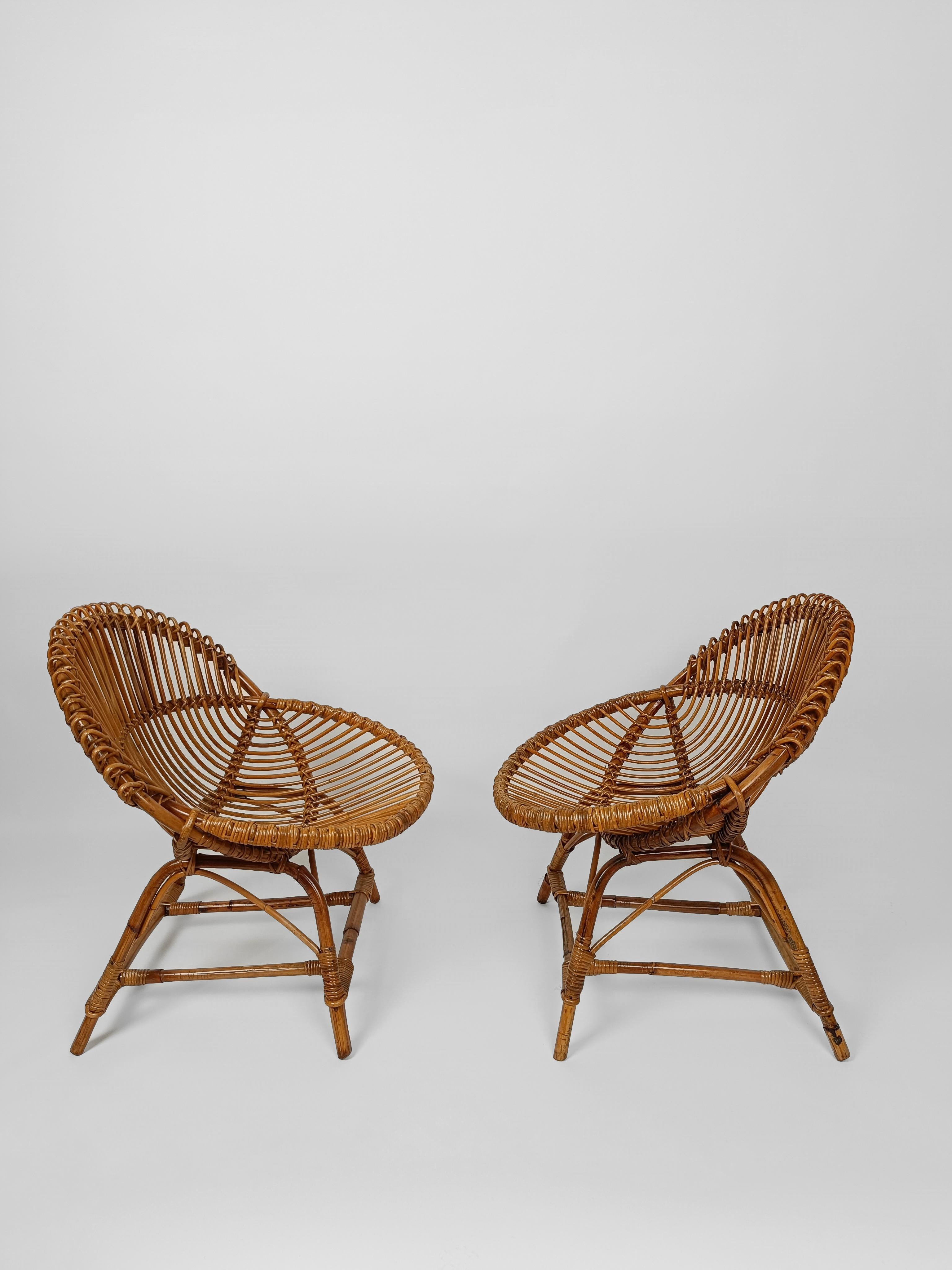 Vintage Cane and Rattan Set of 2 shell-shaped Armchairs with Coffe Table, 1960s For Sale 1