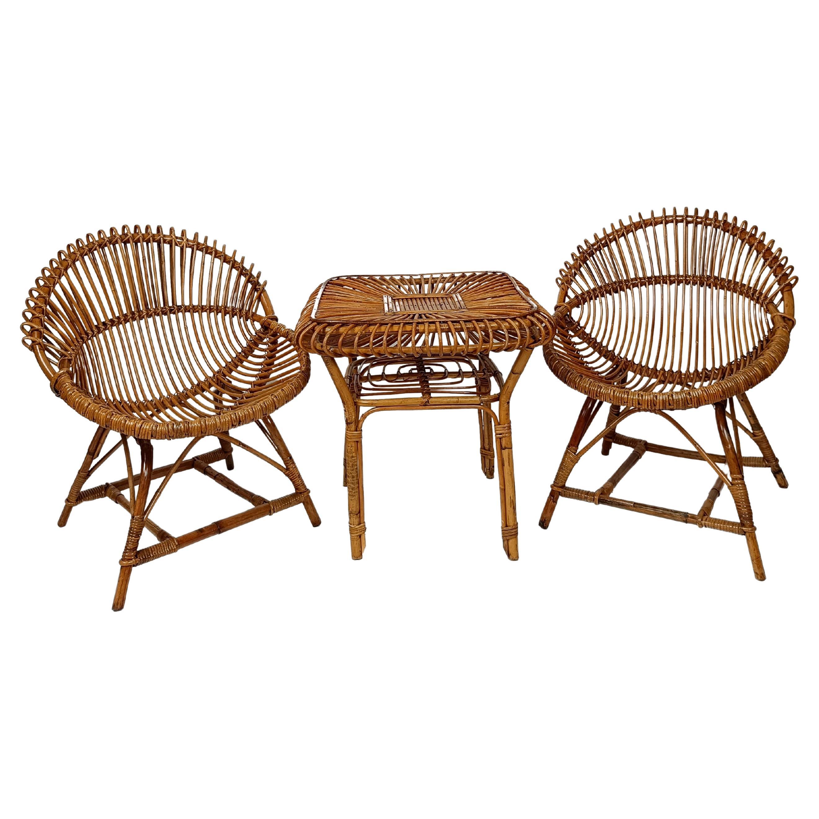 Ensemble de 2 fauteuils vintage en rotin et canne en forme de coquillage avec table basse, années 1960